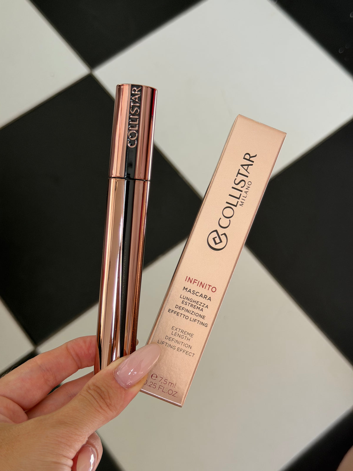 COLLISTAR Infinito Mascara
Extreme Length, Definition Lifting Effect