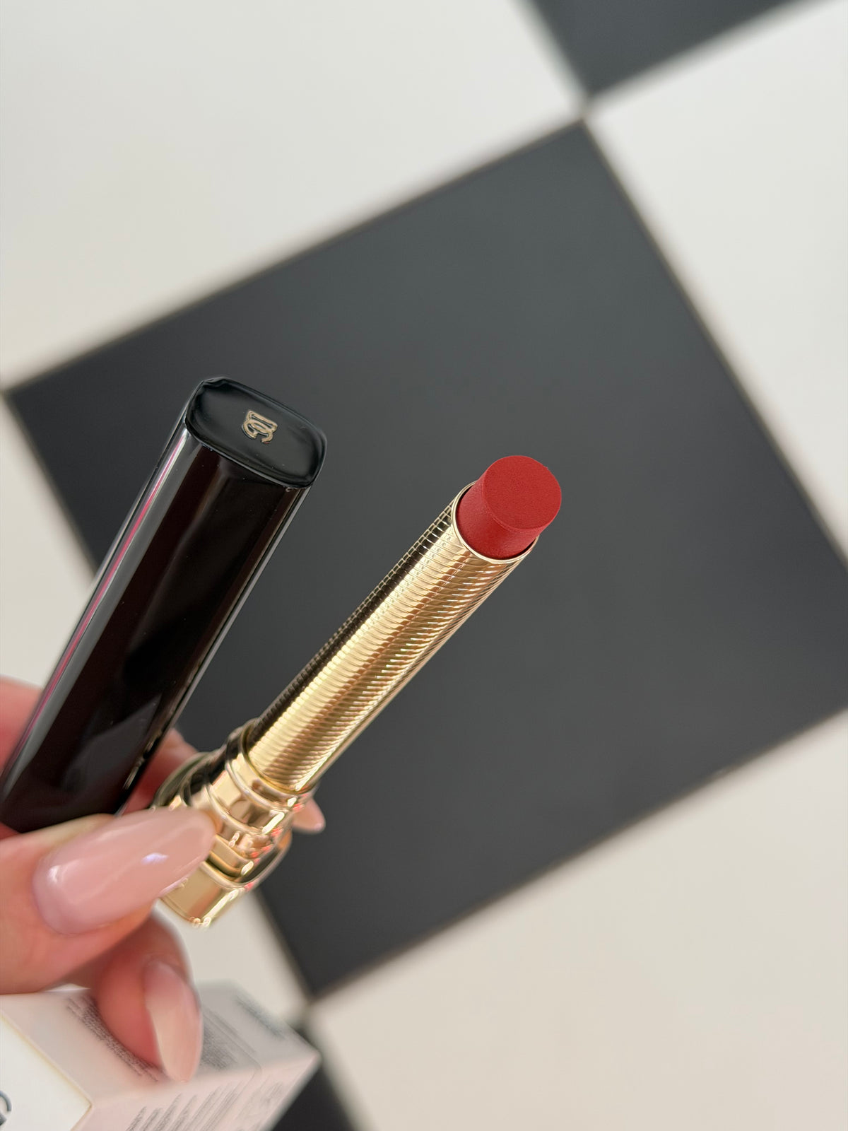 DOLCE&GABBANA My Comfy Matte Lipstick - My 520
Instant Rich Color & Hydration Lip Stylo