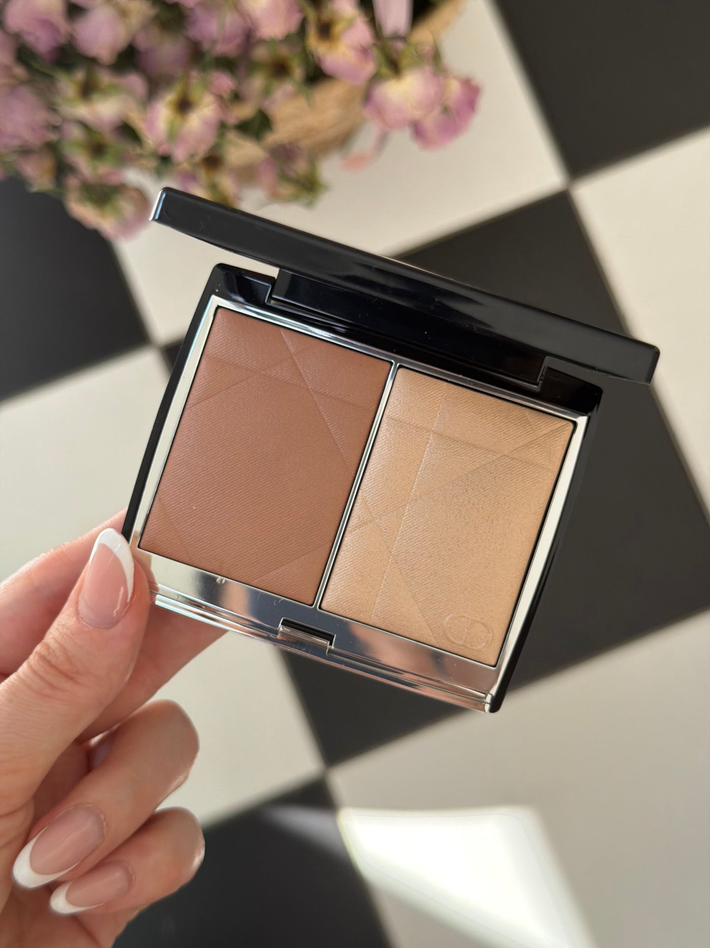 DIOR Rouge Blush Colour & Glow (100)
Multi-Use Face Palette – Color and Highlighter Duo