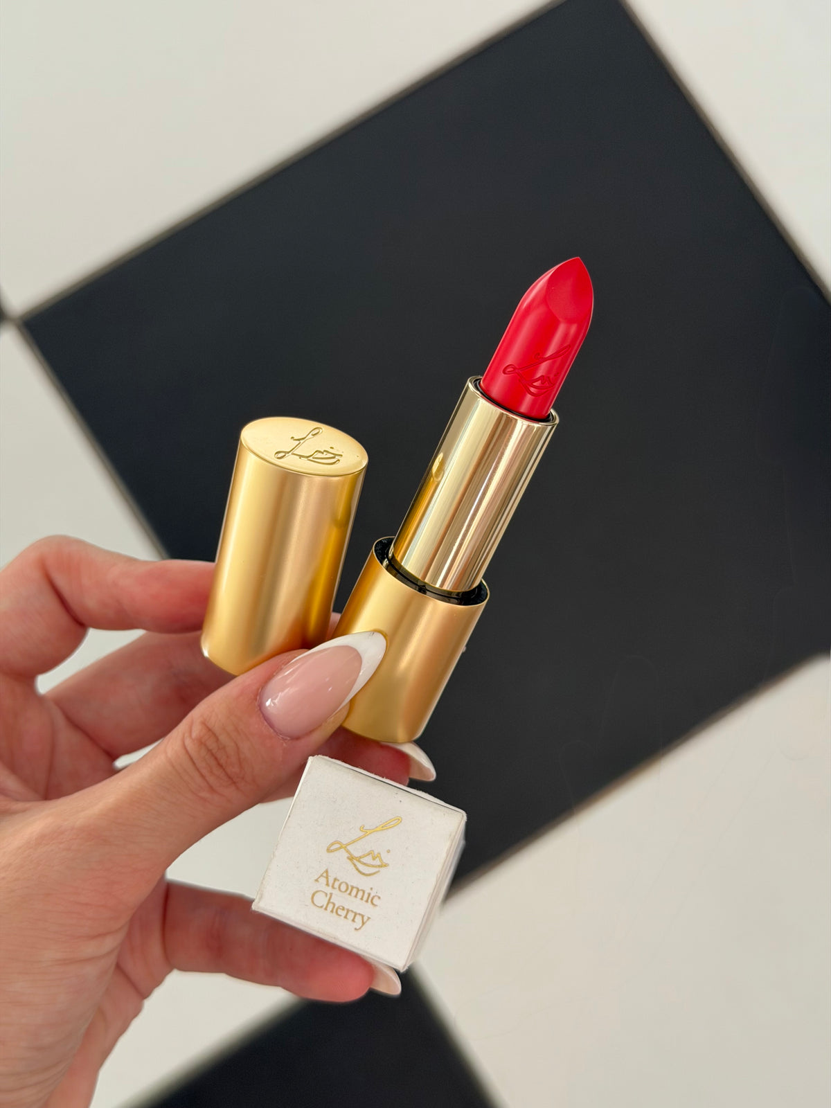 LISA ELDRIDGE Luxuriously Lucent Lip Colour - Atomic Cherry