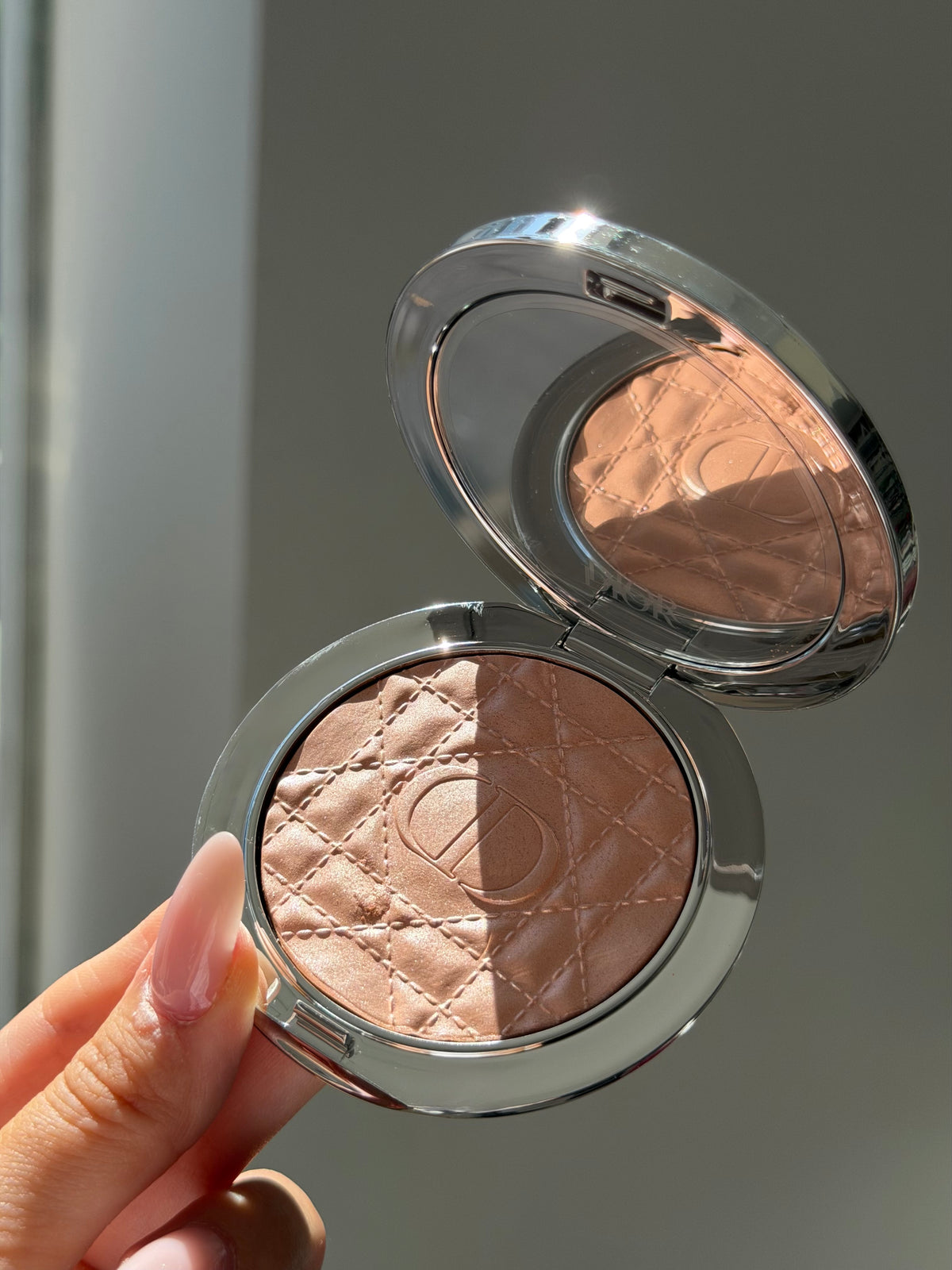 DIOR Forever Glow Luminizer - Illuminating Powder For Face (02)
