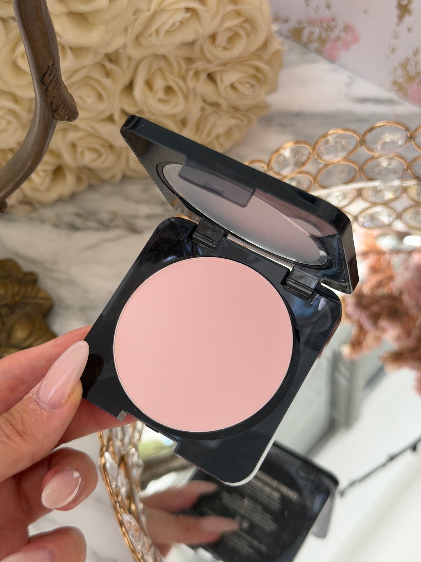 HUDA BEAUTY Easy Bake Airbrush Matte Pressed Powder - Cherry Blossom Cake