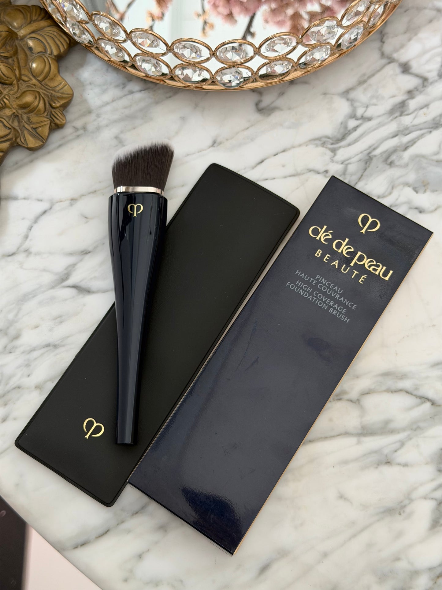 CLÉ DE PEAU BEAUTÉ Light Coverage Foundation Brush
