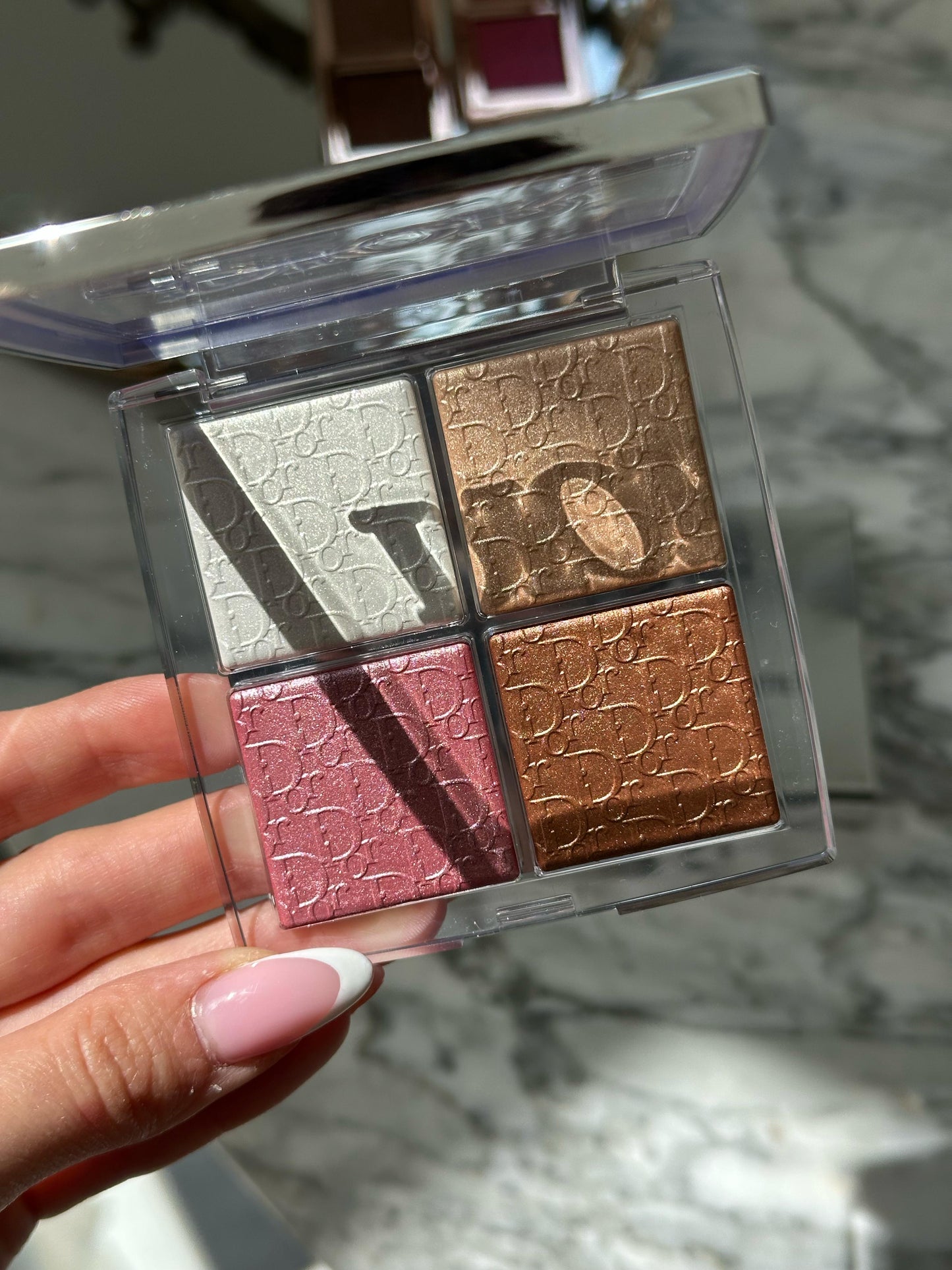 DIOR Backstage Glow Face Palette
Multi-Use Illuminating Makeup Palette - Highlight and Blush 001 Universal