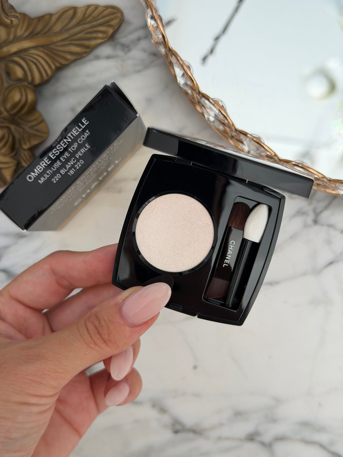 CHANEL Ombre Essentielle Multi-Use Longwearing Eyeshadow (220)