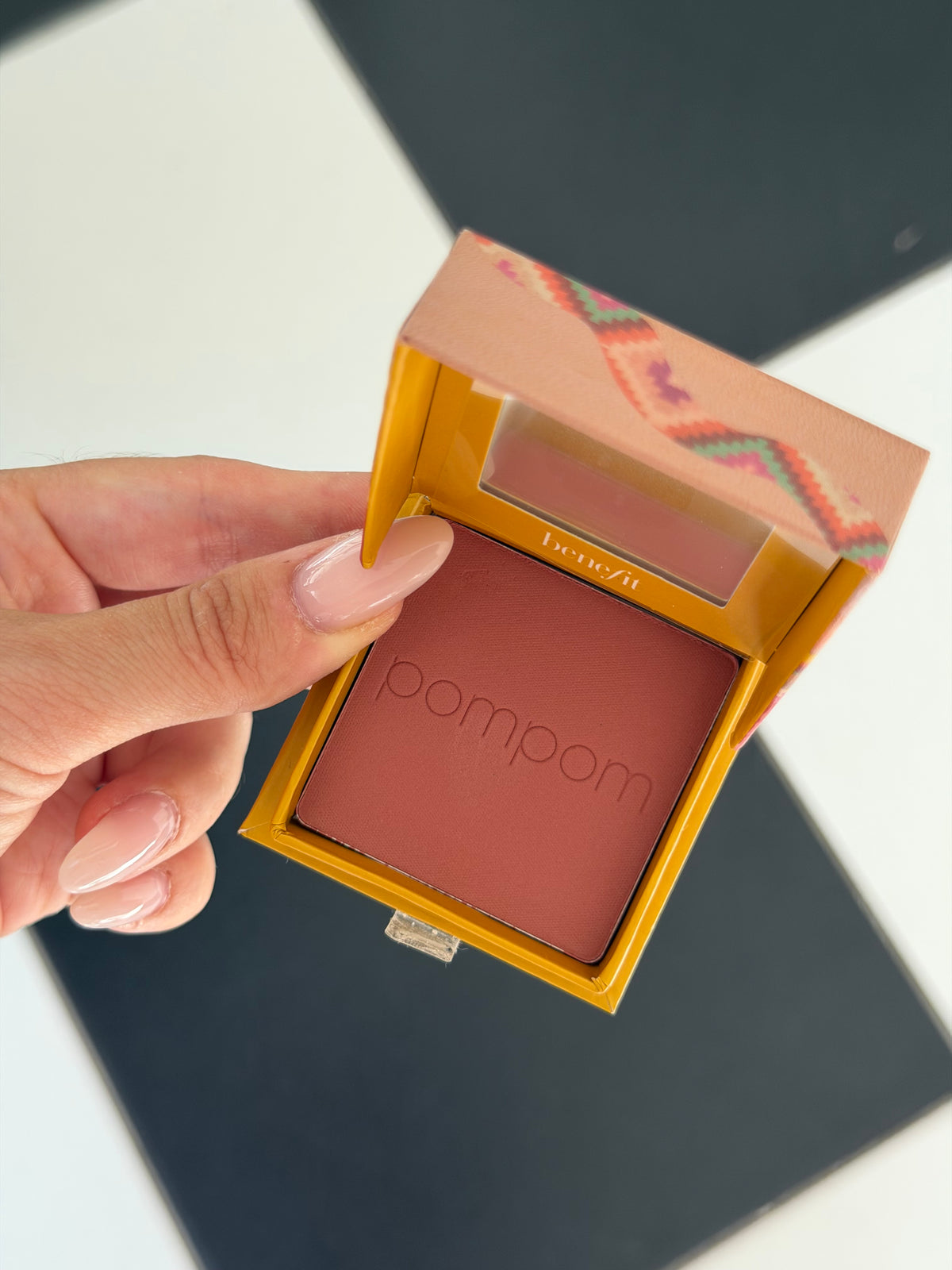 BENEFIT PomPom
Pomegranate Rose Blush