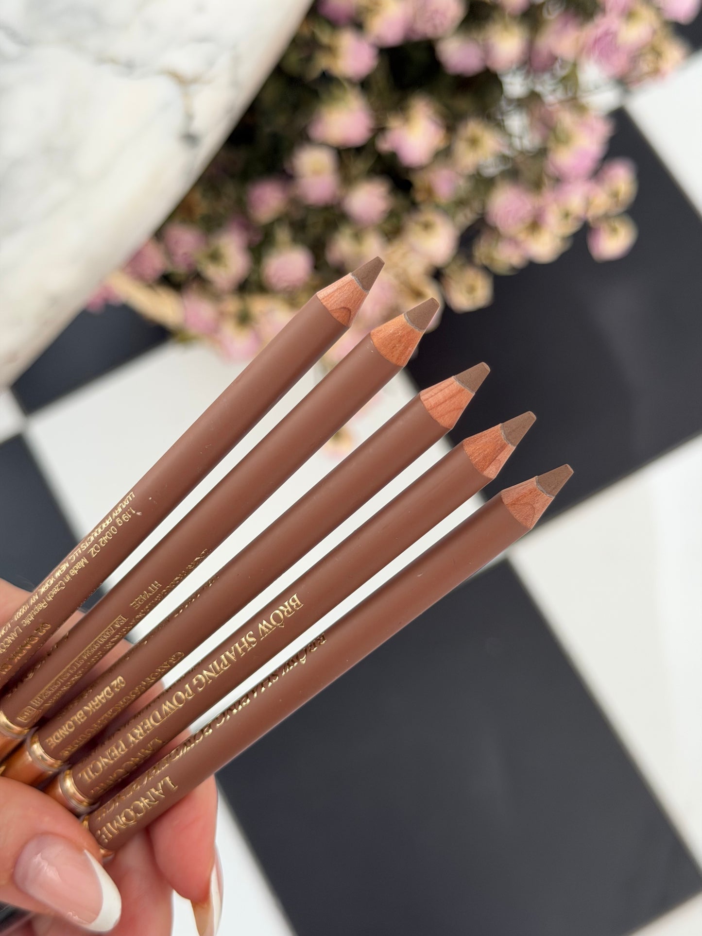 LANCÔME Brow Shaping Powdery Pencil (02)
Defined & Natural