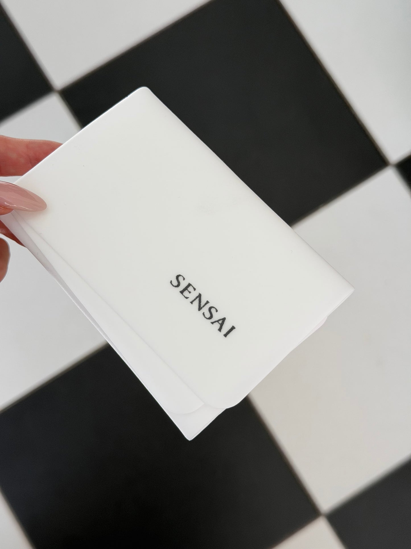 SENSAI 
Silky Purifying Sponge Chief