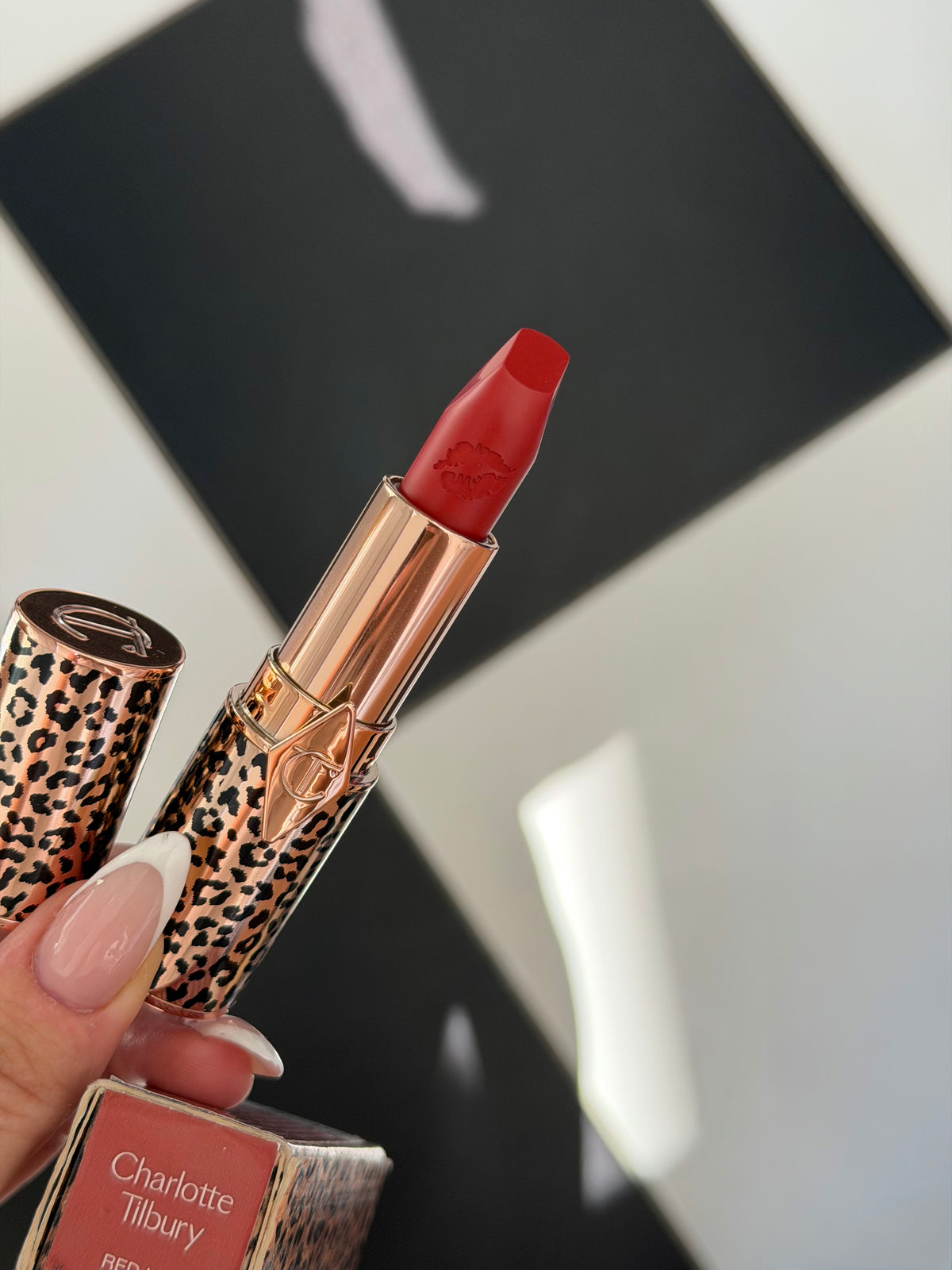 CHARLOTTE TILBURY
Hot Lips Lipstick - Red Hot Susan