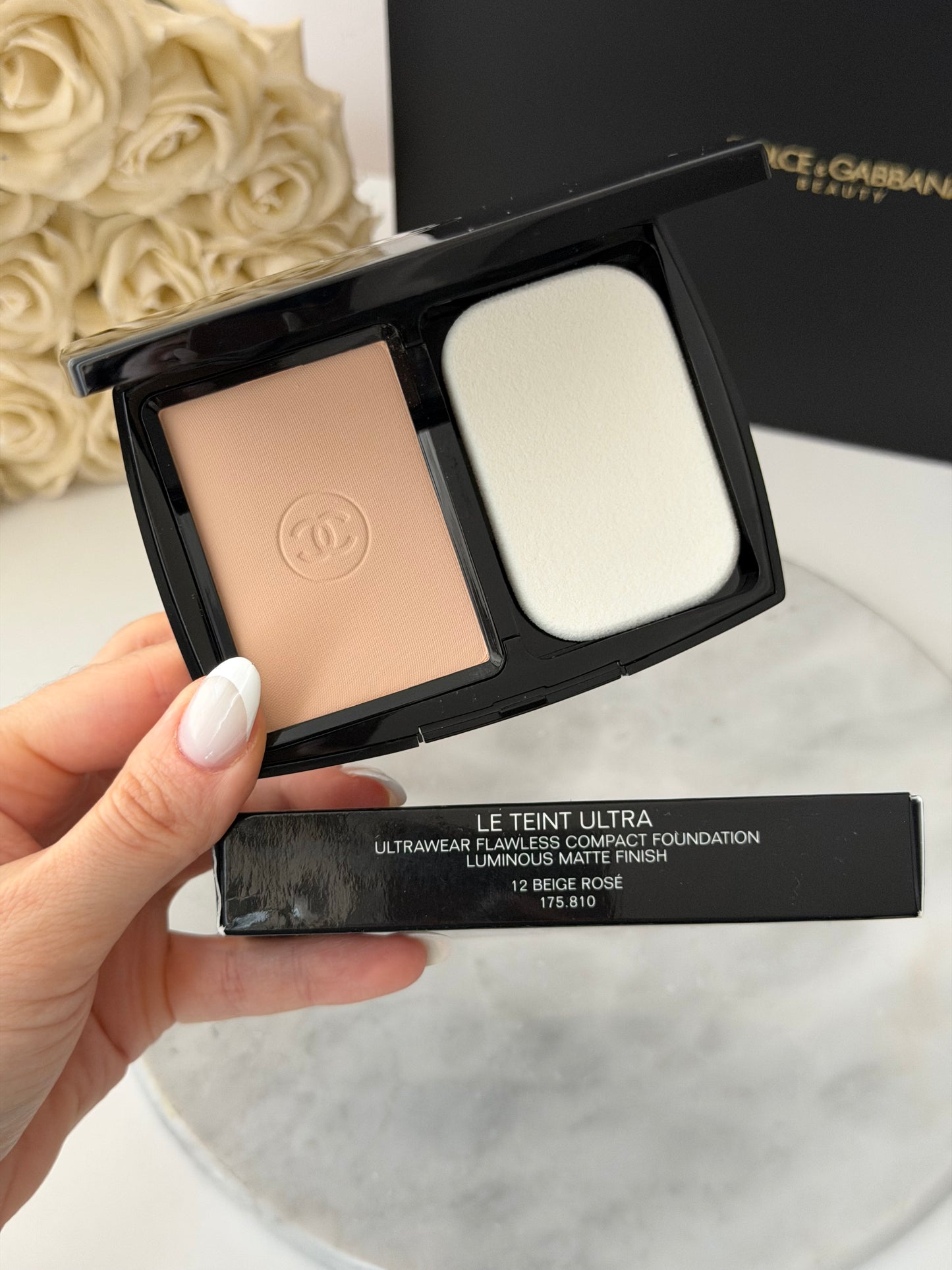 CHANEL Ultra Le Teint (12)
Ultrawear Compact Foundation All-Day Comfort Flawless Luminous Matte Finish SPF15