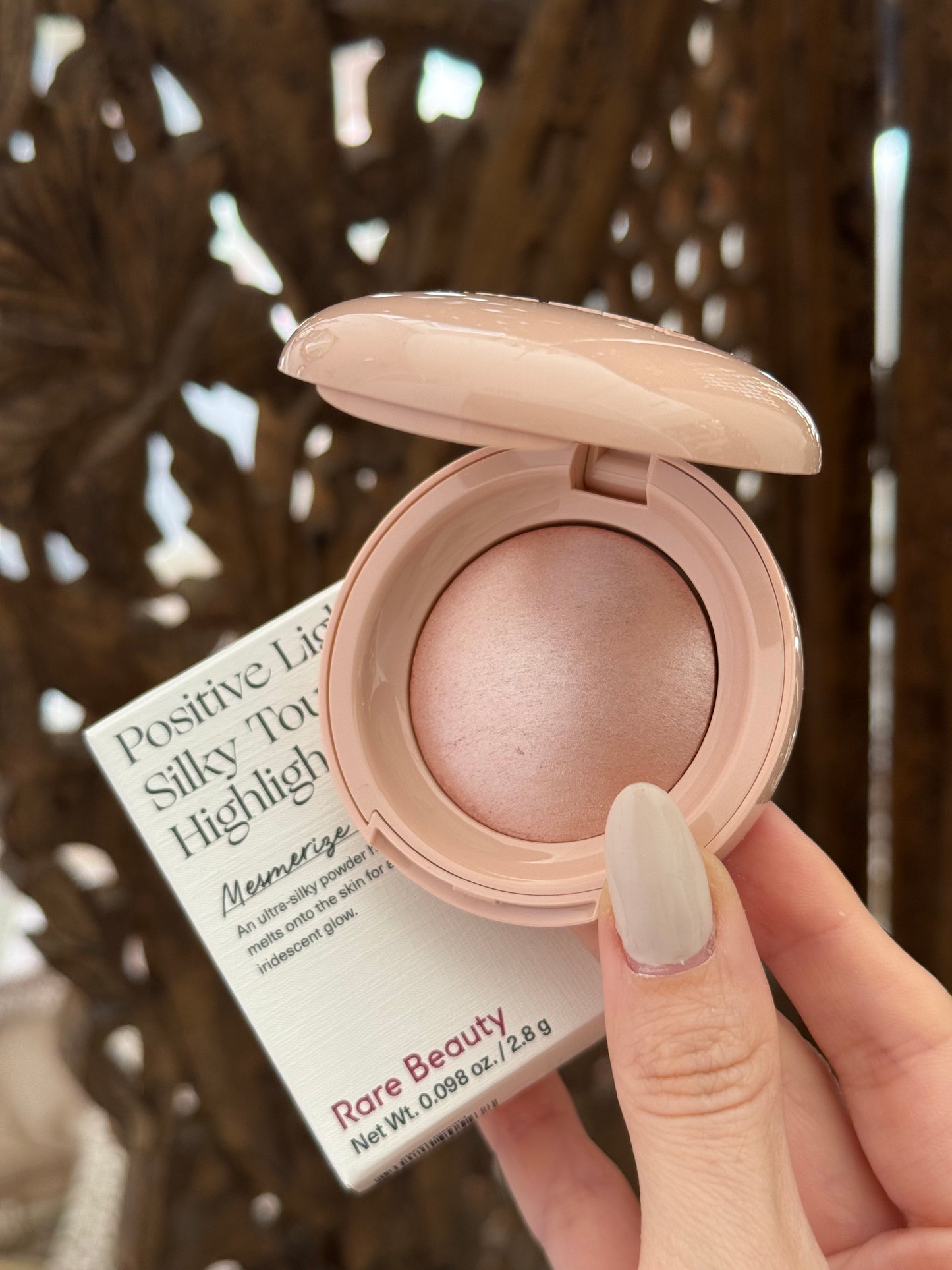 RARE BEAUTY Positive Light Silky Touch Highlighter - Mesmerize