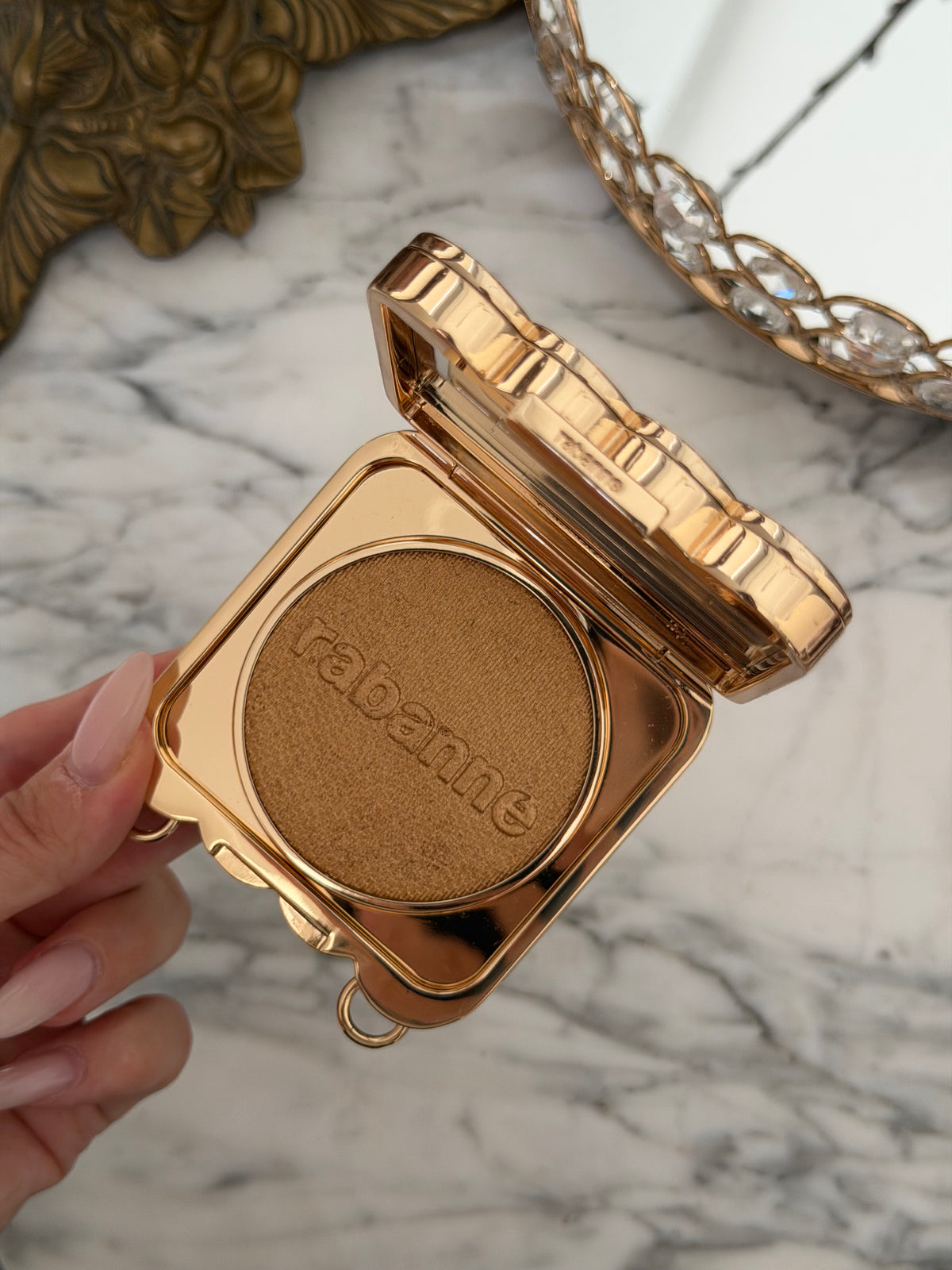 PACO RABANNE 1969 Makeup Clutch
Ultra-Shiny, All-Over Luminizer, Second Skin Comfort