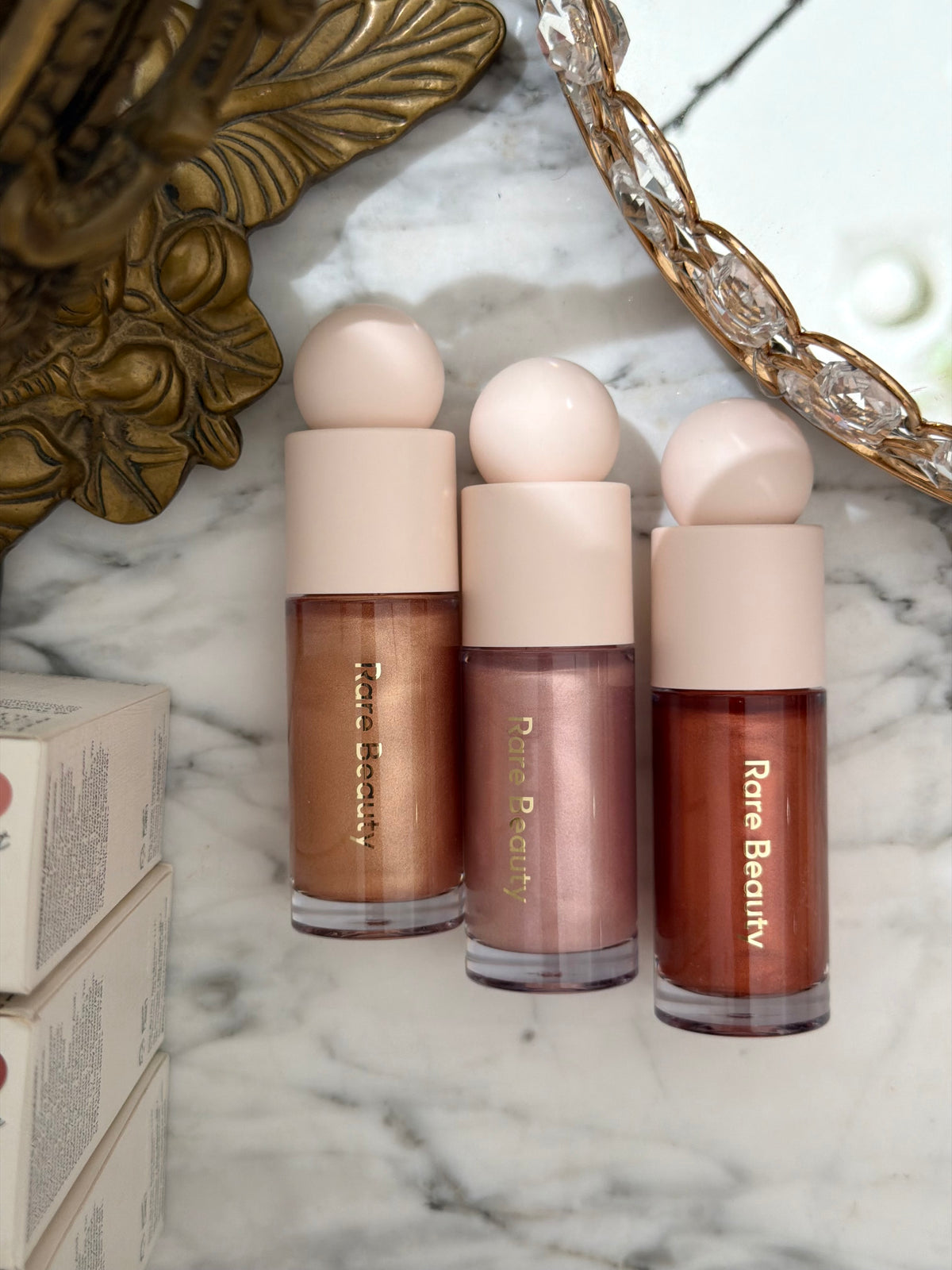 RARE BEAUTY Positive Light Liquid Luminizer - Enchant