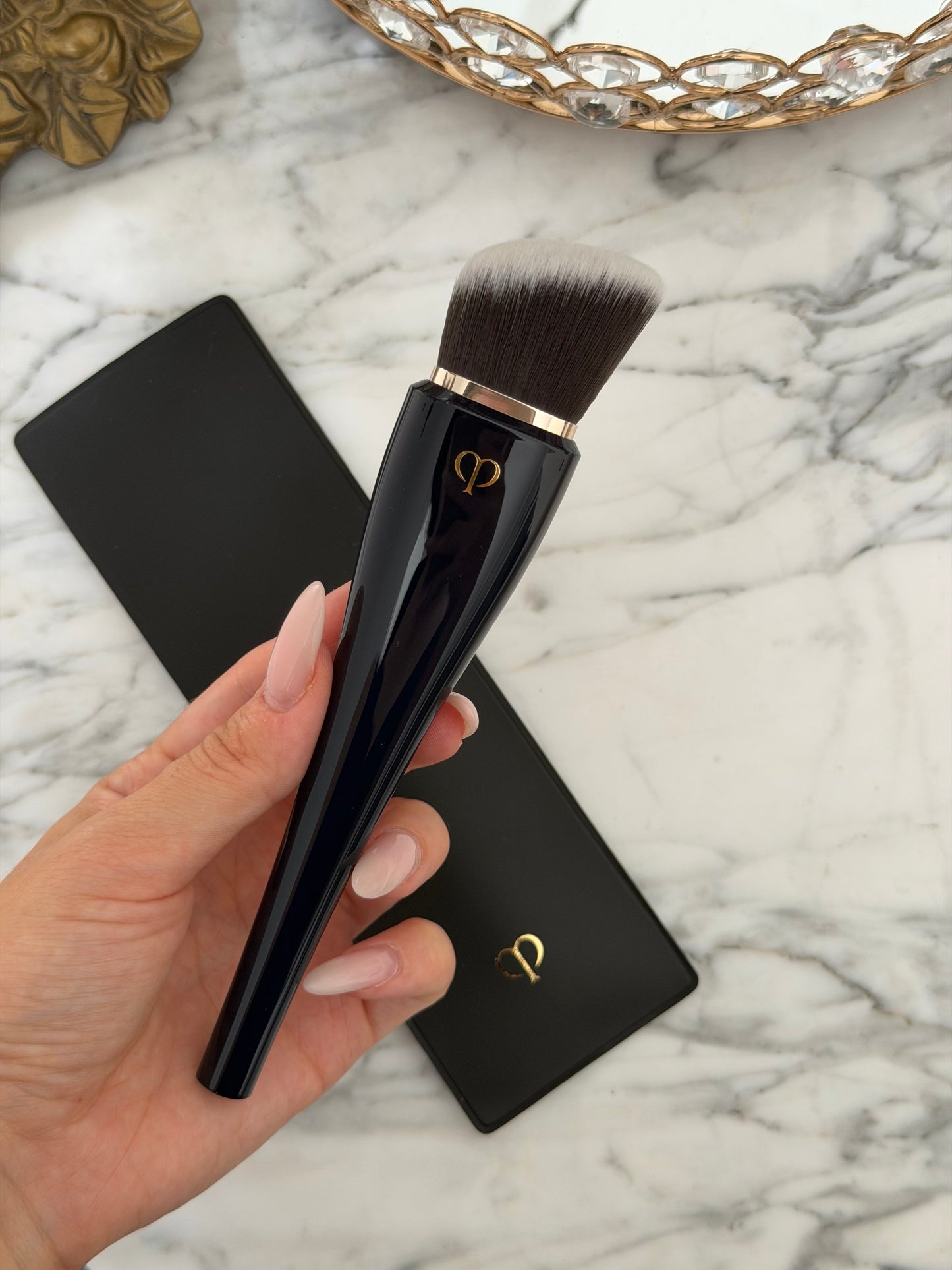 CLÉ DE PEAU BEAUTÉ Light Coverage Foundation Brush