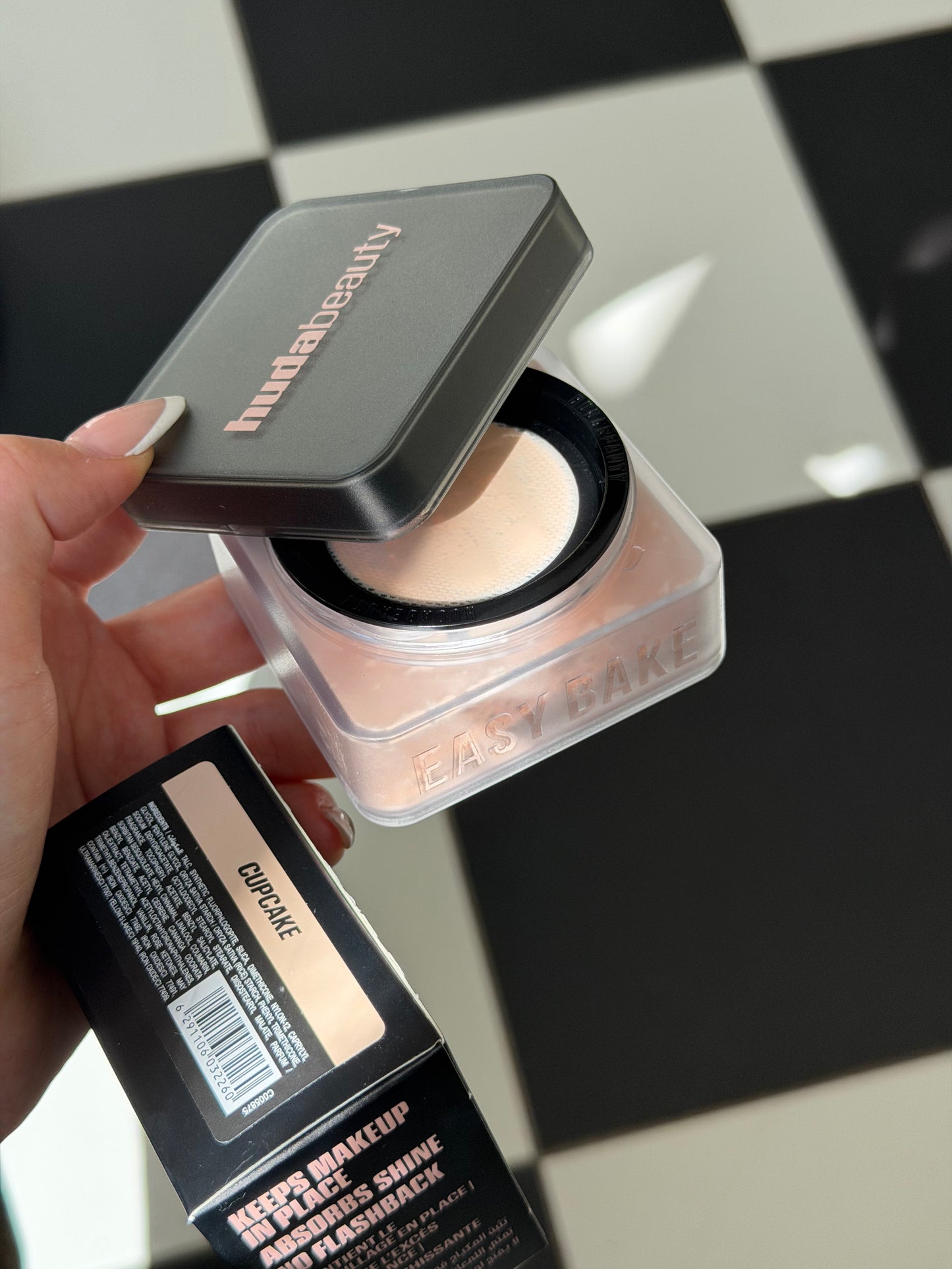HUDA BEAUTY Easy Bake Loose Baking & Setting Powder - Cupcake