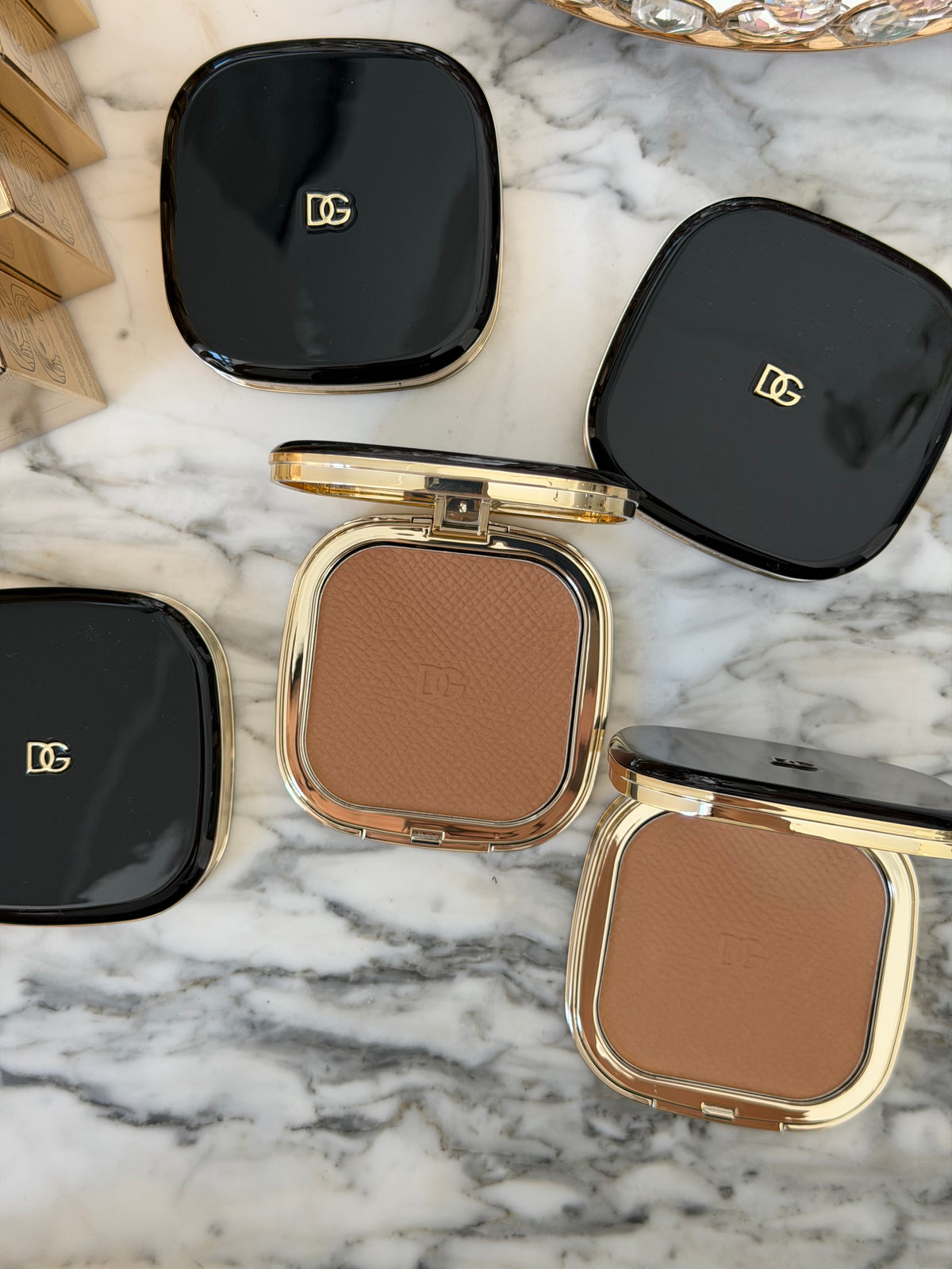 DOLCE&GABBANA Face&Eyes Match
Lasting Bronzer & Eyeshadow Powder (01)