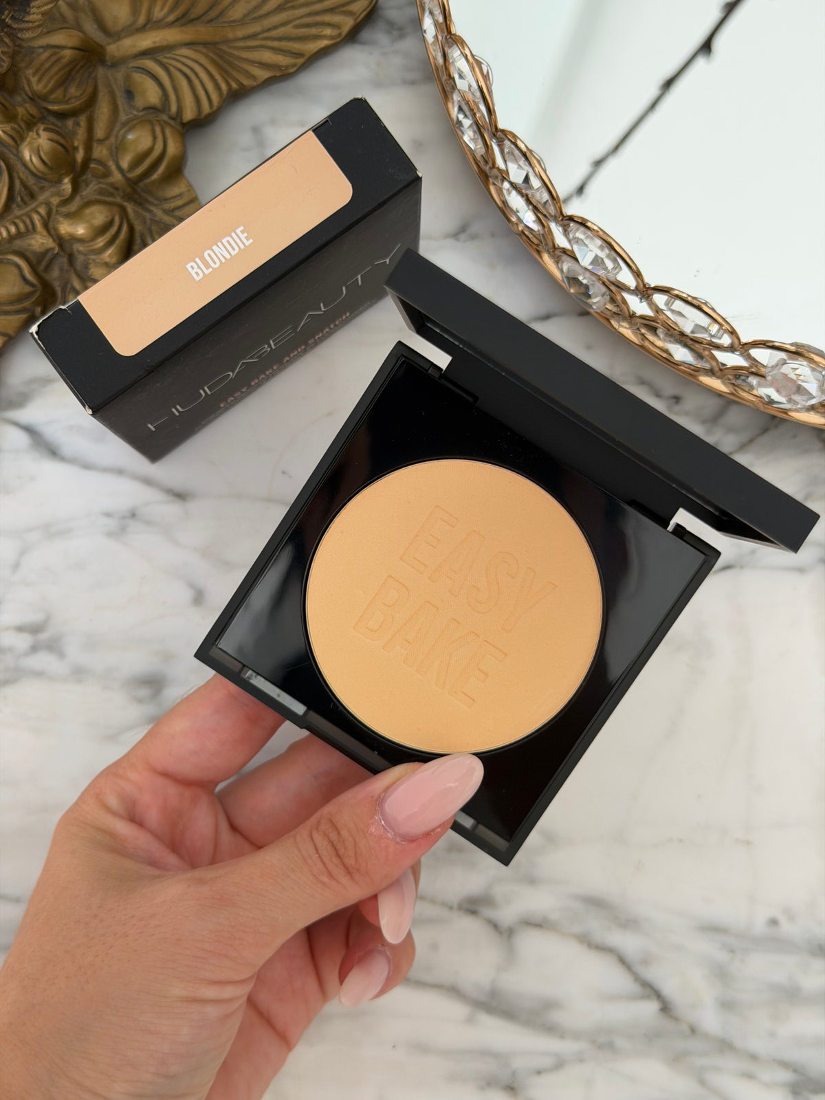 HUDA BEAUTY Easy Bake and Snatch Pressed Brightening and Setting Powder - Blondie