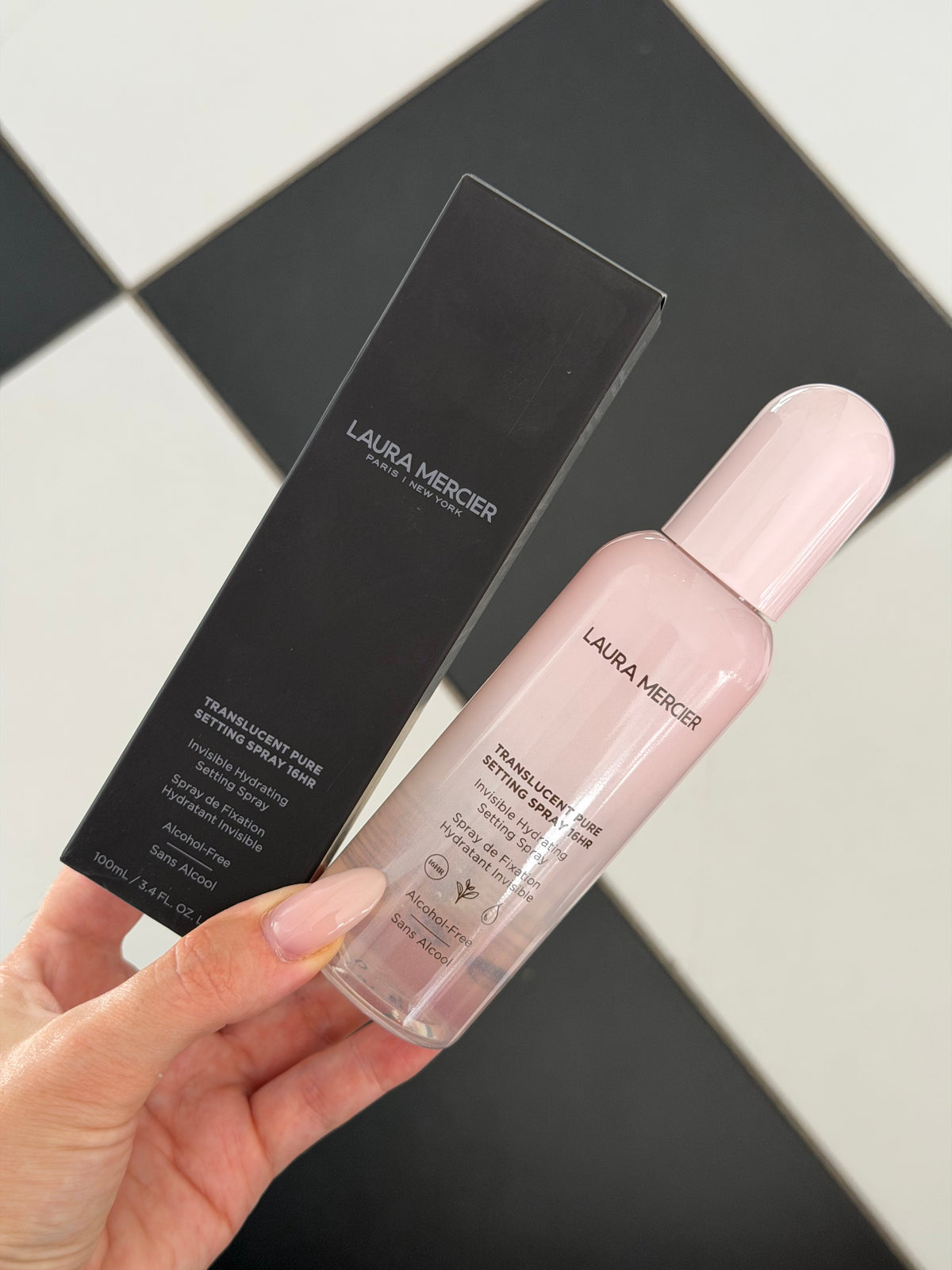 LAURA MERCIER Translucent Pure Invisible Hydrating Setting Spray 
16HR Wear, No Tightness, No Sticky Feel, No Smudging