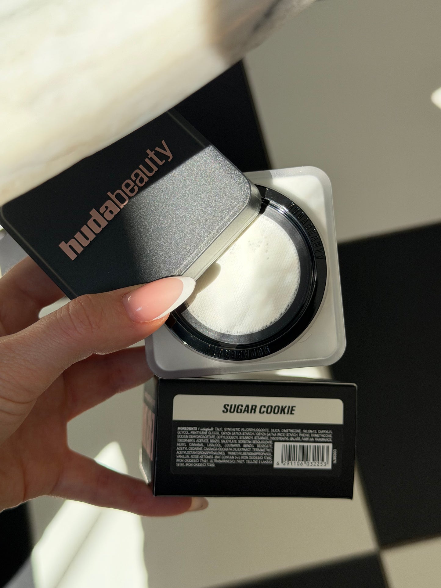 HUDA BEAUTY Easy Bake Loose Baking & Setting Powder - Sugar Cookie