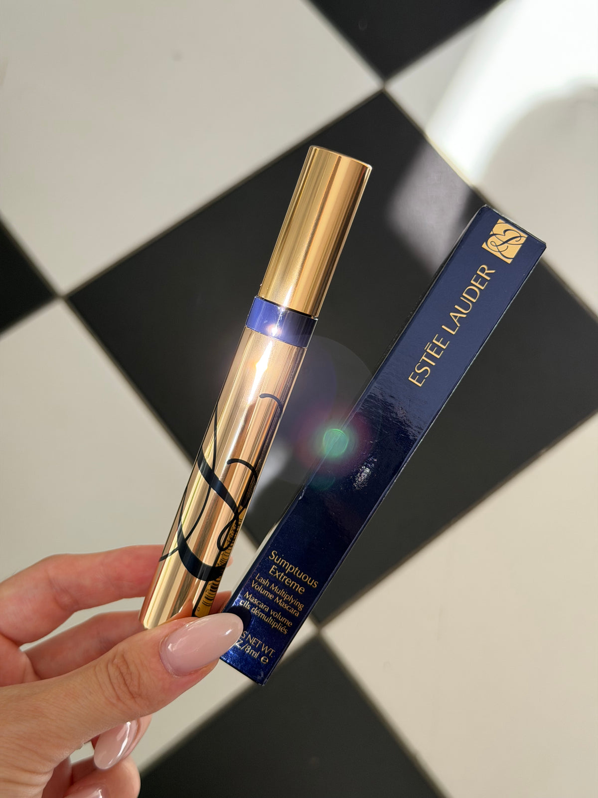 ESTEE LAUDER Sumptuous Extreme
Lash Multiplying Volume Mascara