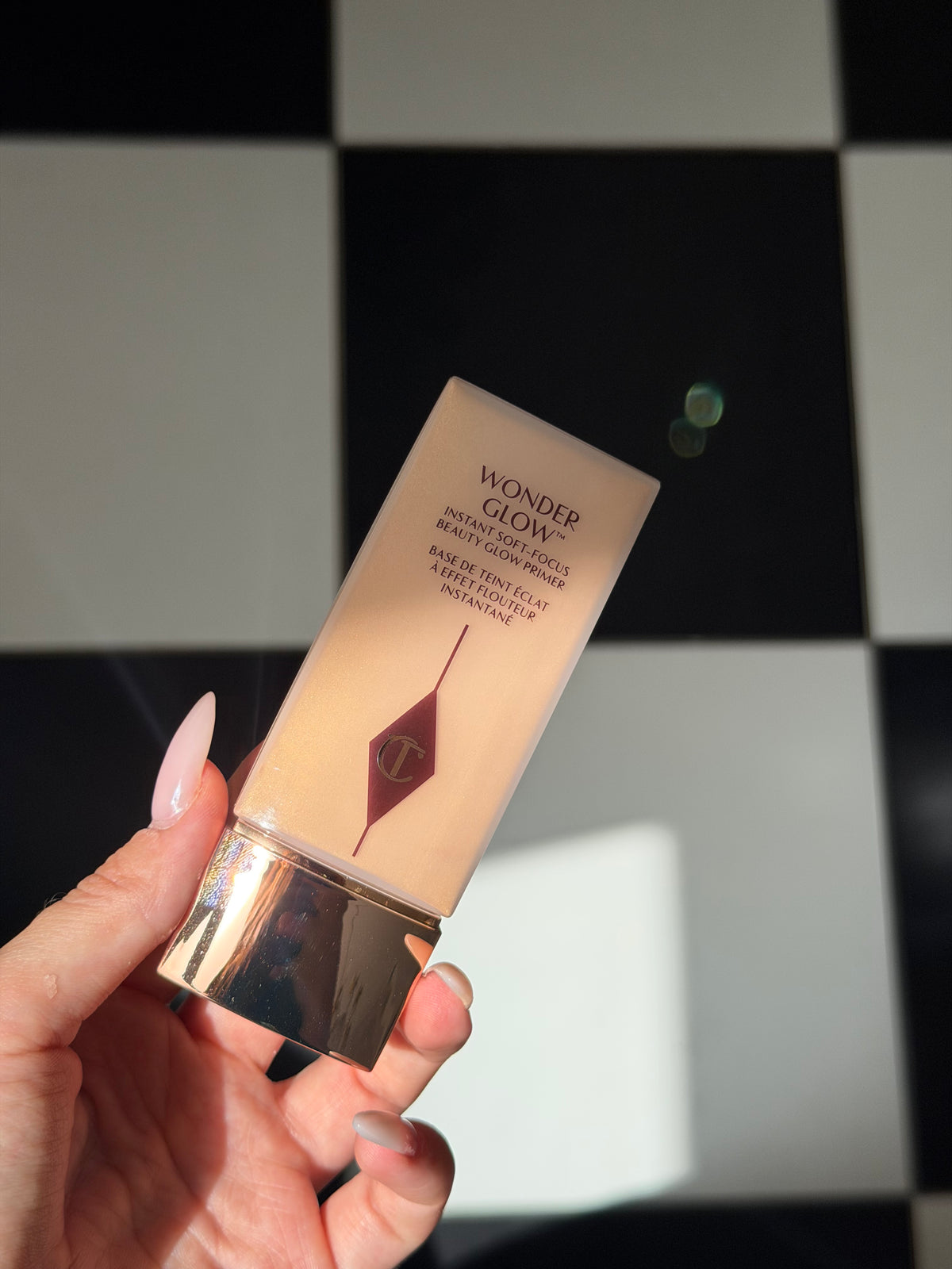 CHARLOTTE TILBURY
WonderGlow Primer
Instant Soft-Focus Beauty Glow