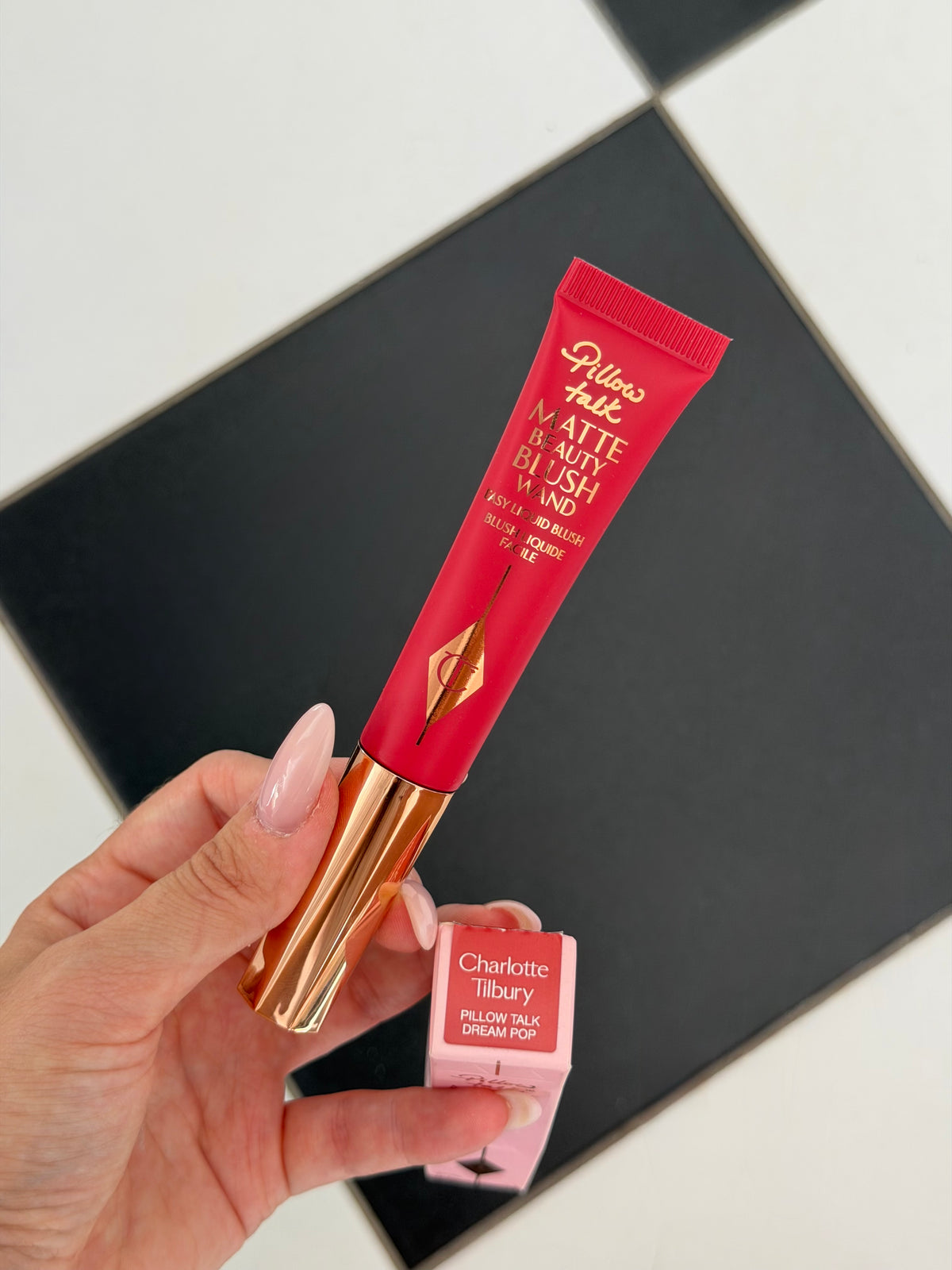 CHARLOTTE TILBURY Pillow Talk - Dream Pop
Matte Beauty Blush Wand - Easy Liquid Blush