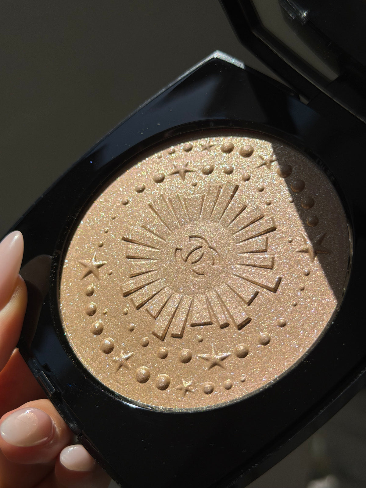 CHANEL Diamond Dust
Oversize Illuminating Powder