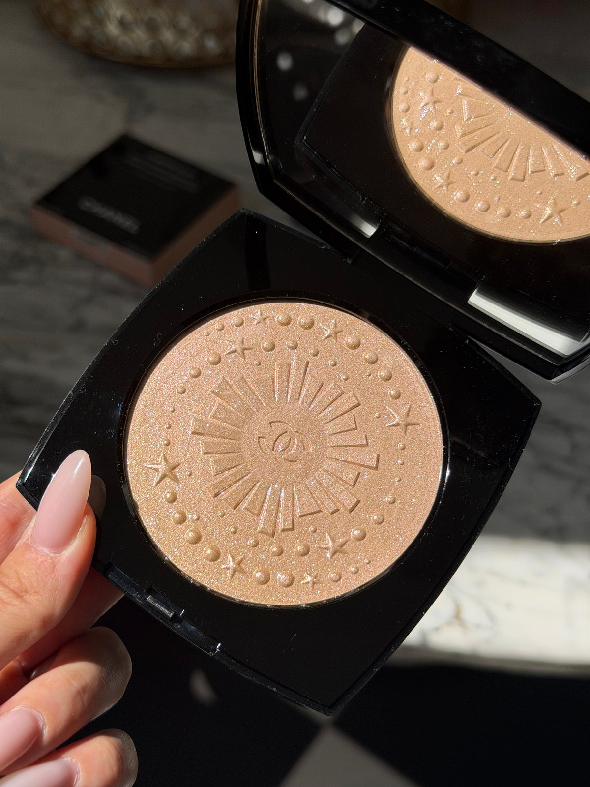 CHANEL Diamond Dust
Oversize Illuminating Powder