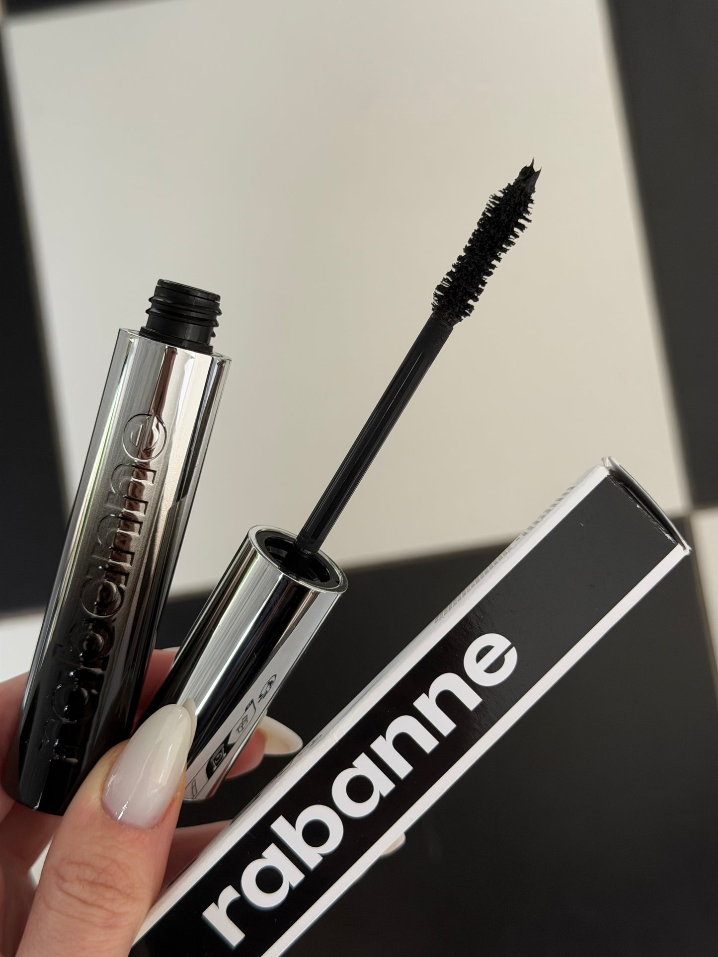 PACO RABANNE
Eyephoria Famous Mascara - Voluminizing 5-in-1