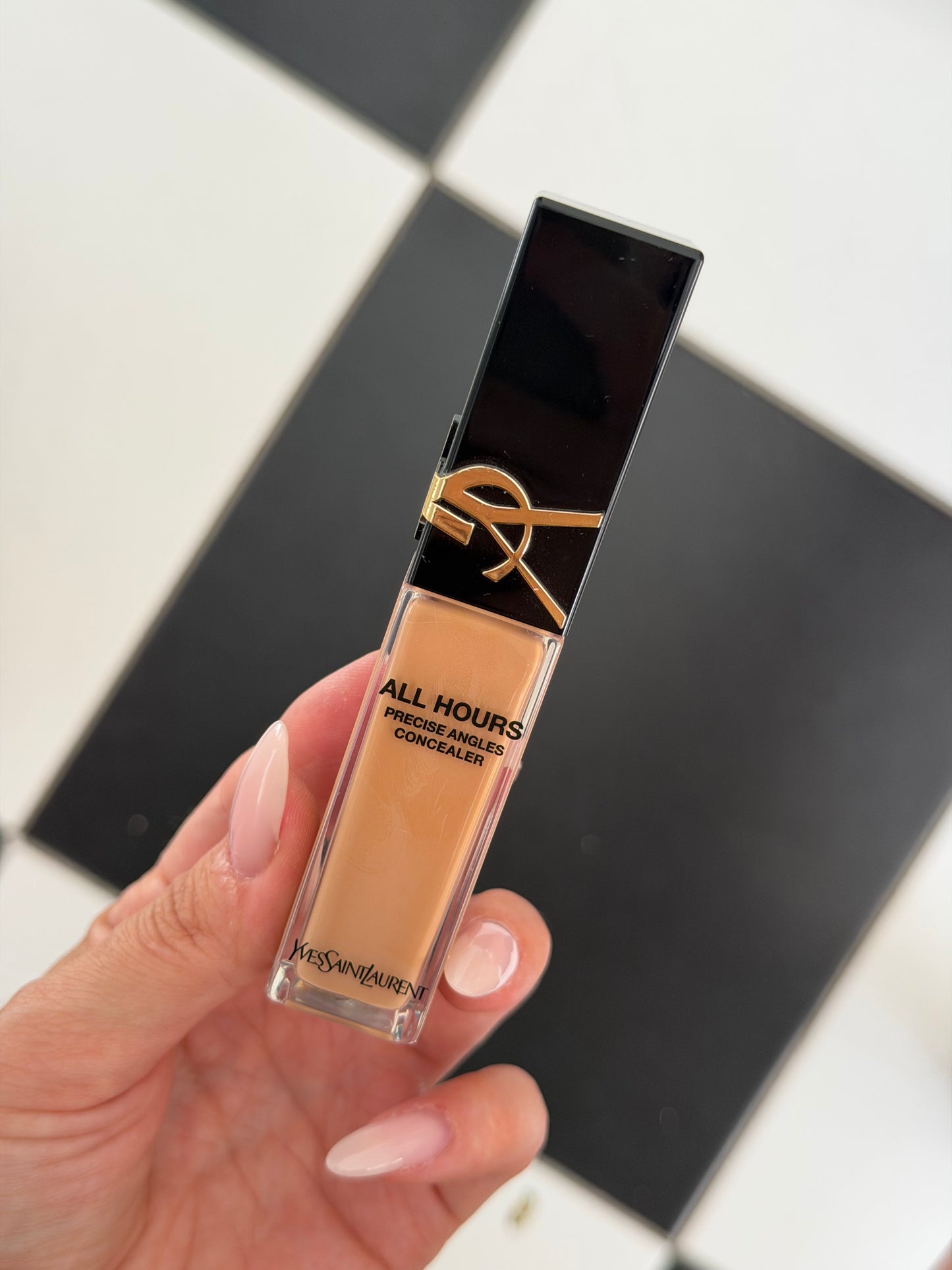 YSL All Hours Precise Angles Luminous Matte Face & Eye Longwear Concealer (MN1)