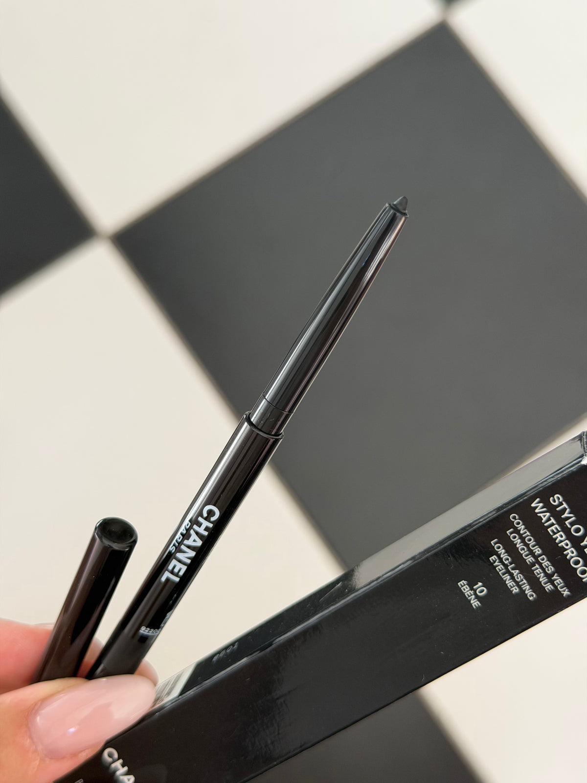 CHANEL Stylo Eyes Waterproof (10)
Long-Lasting Eyeliner