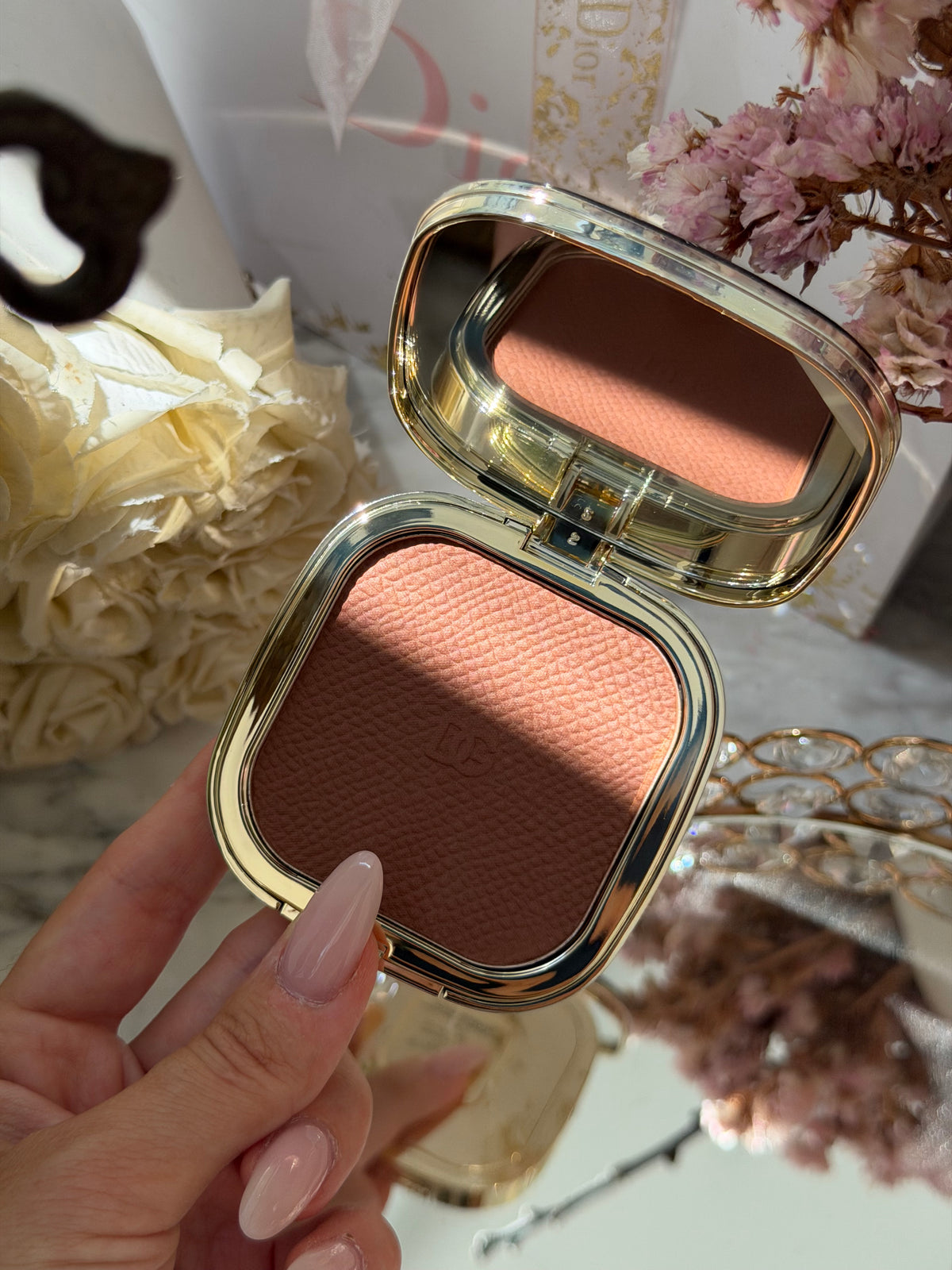 DOLCE&GABBANA Face&Eyes Match
Lasting Bronzer & Eyeshadow Powder (05)