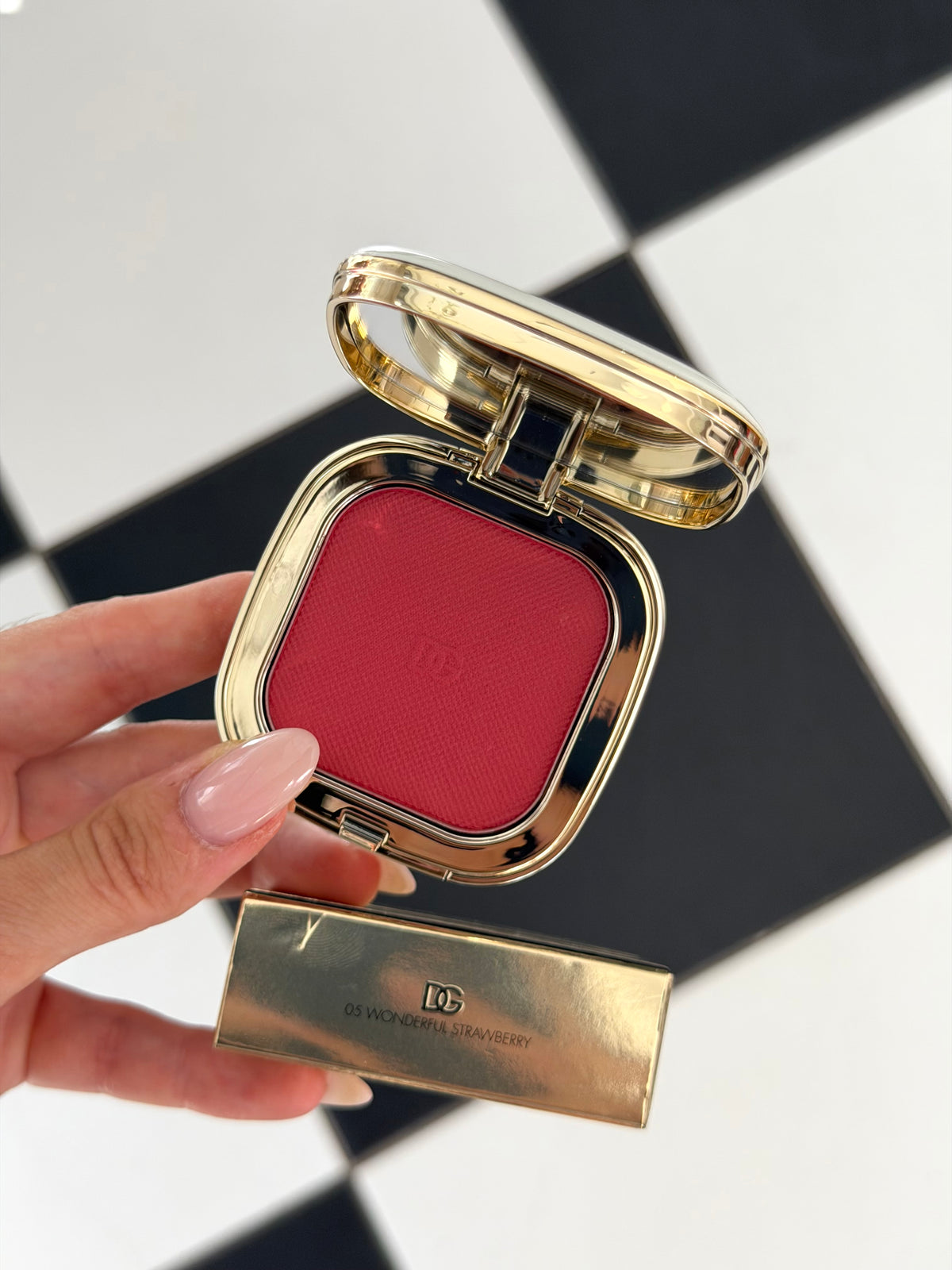 DOLCE & GABBANA
Cheek&Eyes Match - Lasting Blush & Eyshadow Powder (05)