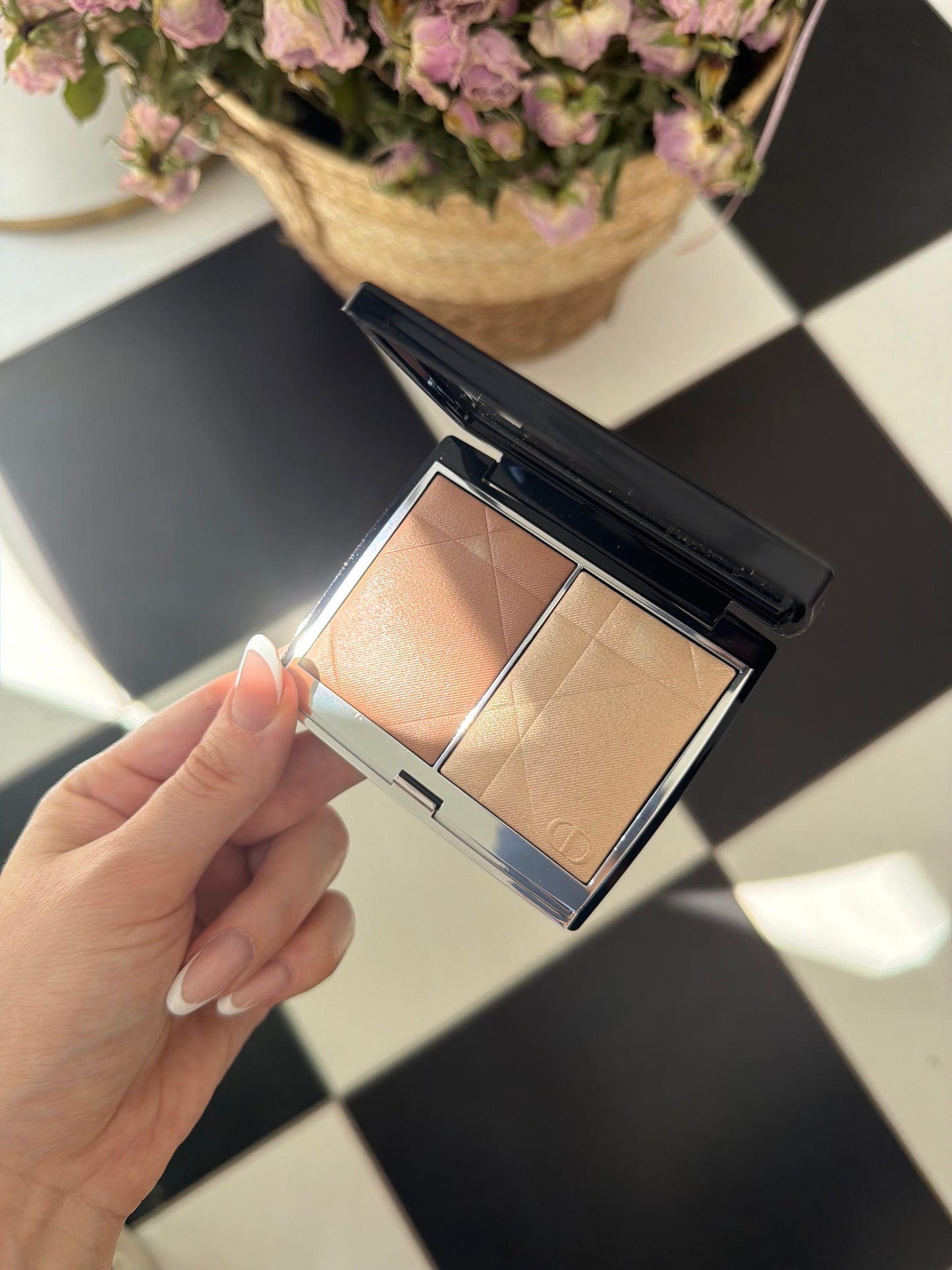 DIOR Rouge Blush Colour & Glow (100)
Multi-Use Face Palette – Color and Highlighter Duo