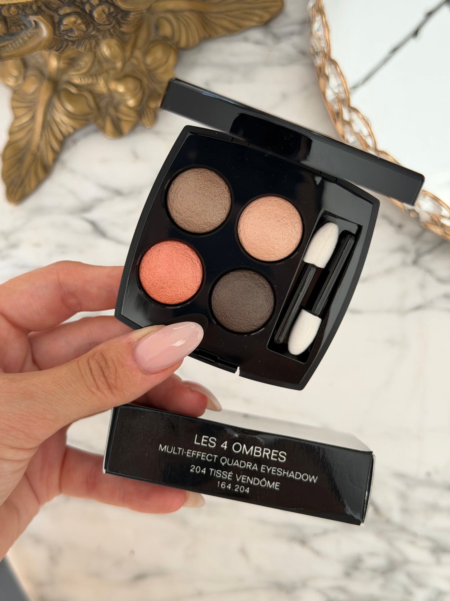 CHANEL Les 4 Ombres
Multi-Effect Quadra Eyeshadow (204)