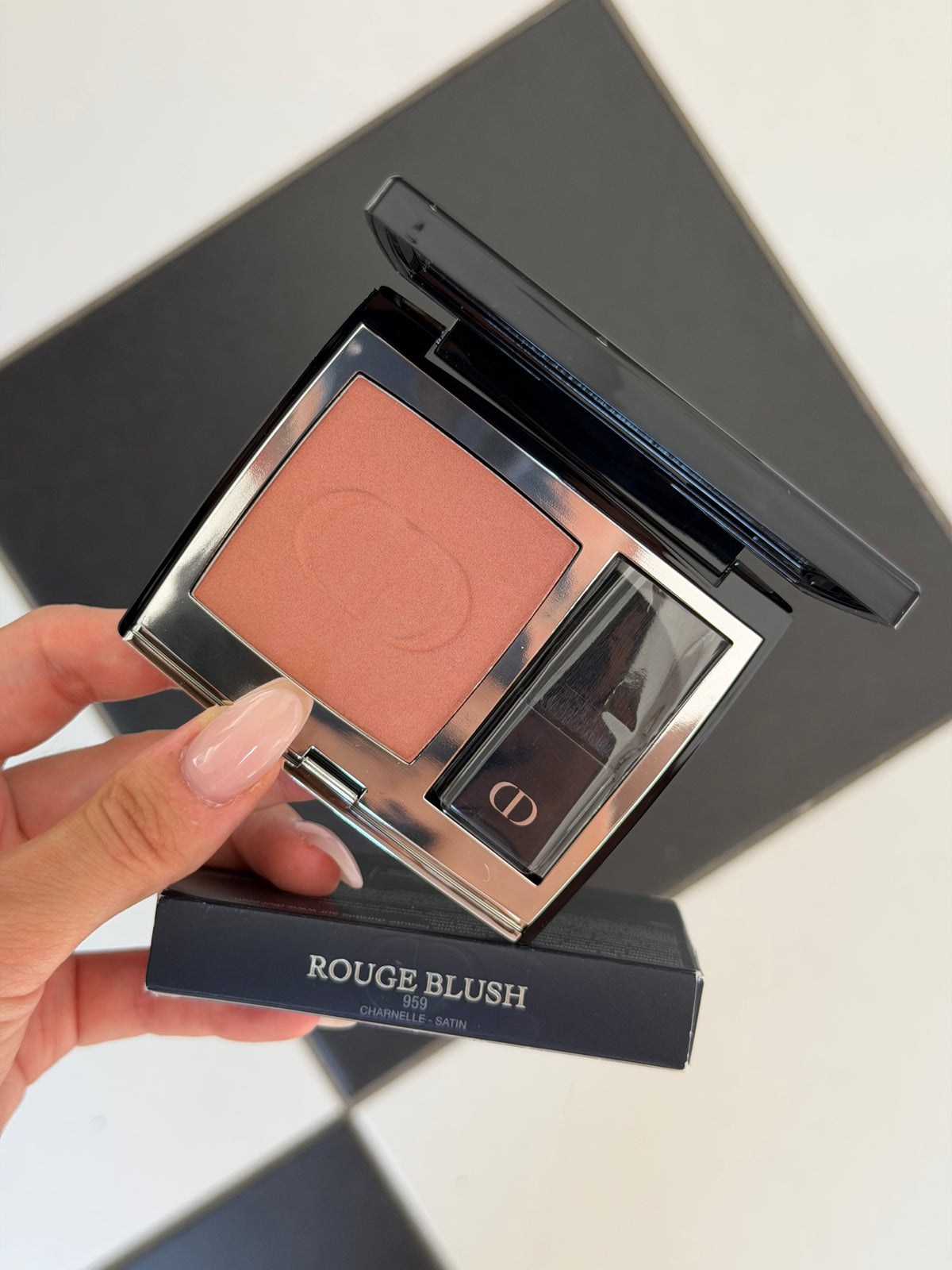 DIOR Rouge Blush Satin
Couture Colour Makeup - Long Wear (959)