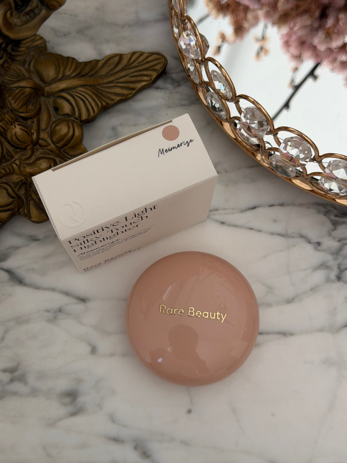 RARE BEAUTY Positive Light Silky Touch Highlighter - Mesmerize