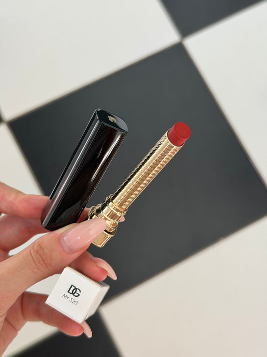 DOLCE&GABBANA My Comfy Matte Lipstick - My 520
Instant Rich Color & Hydration Lip Stylo