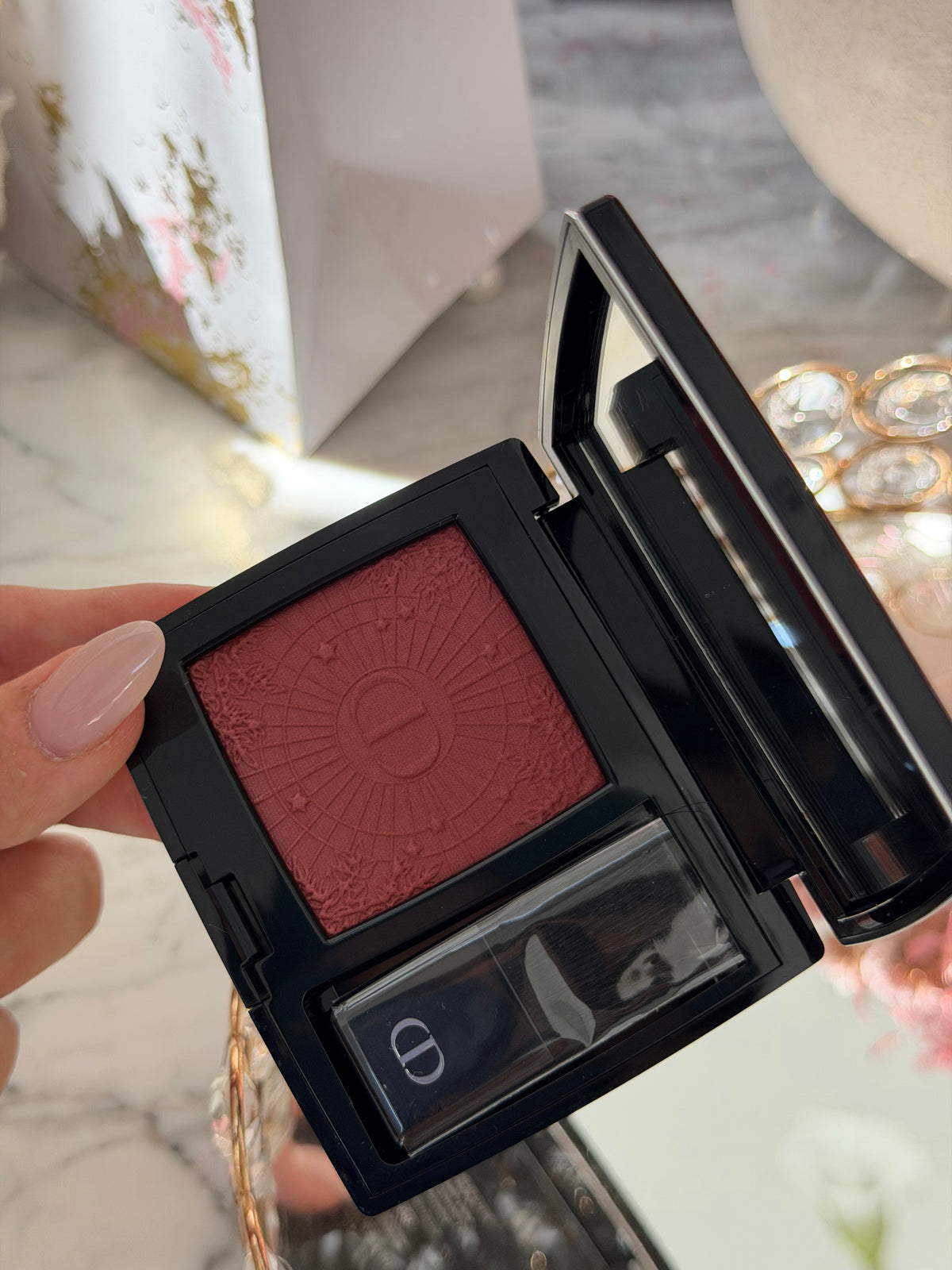 DIOR Rouge Blush Satin
Couture Colour Makeup - Long Wear (826)