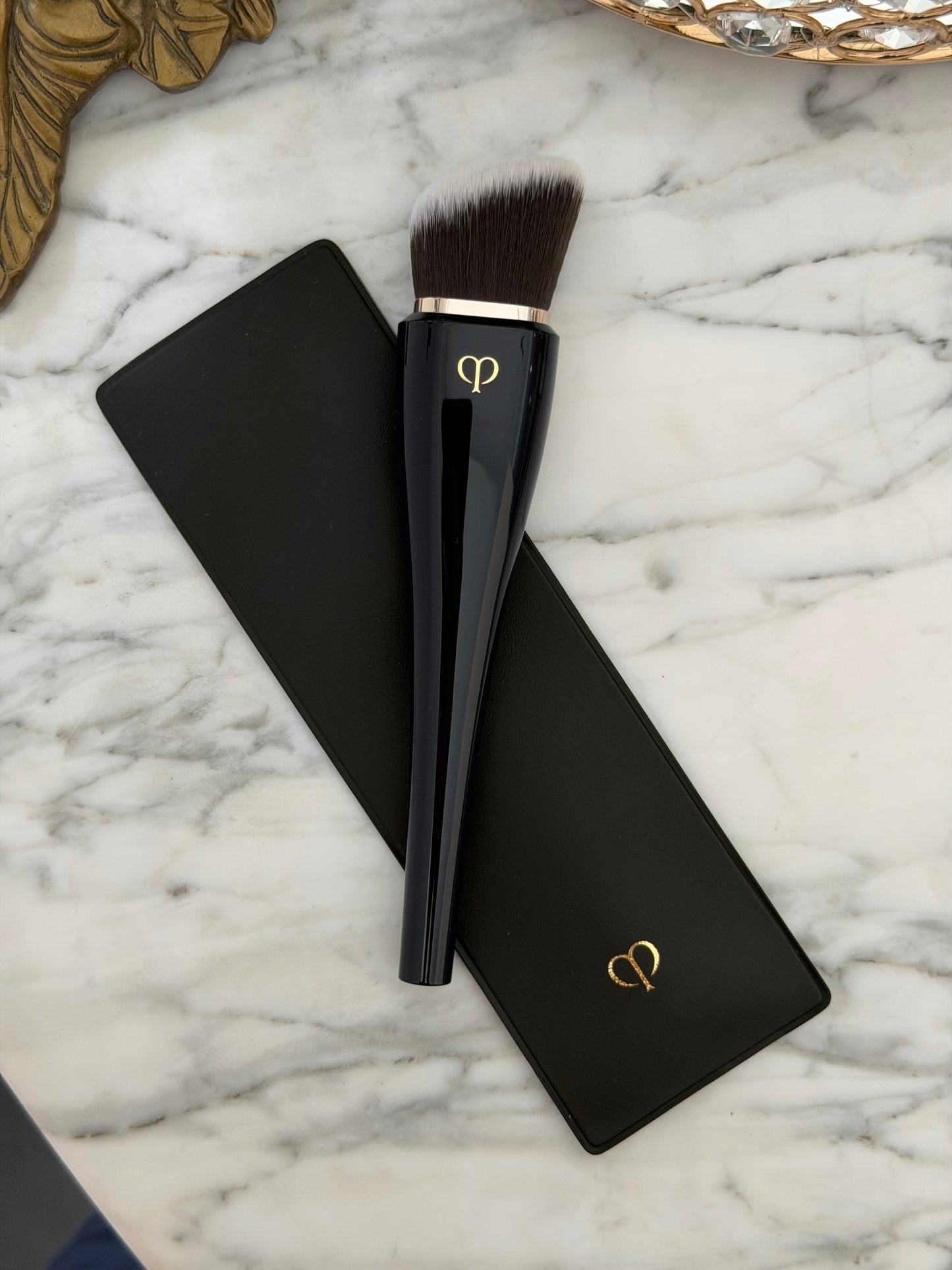 CLÉ DE PEAU BEAUTÉ Light Coverage Foundation Brush