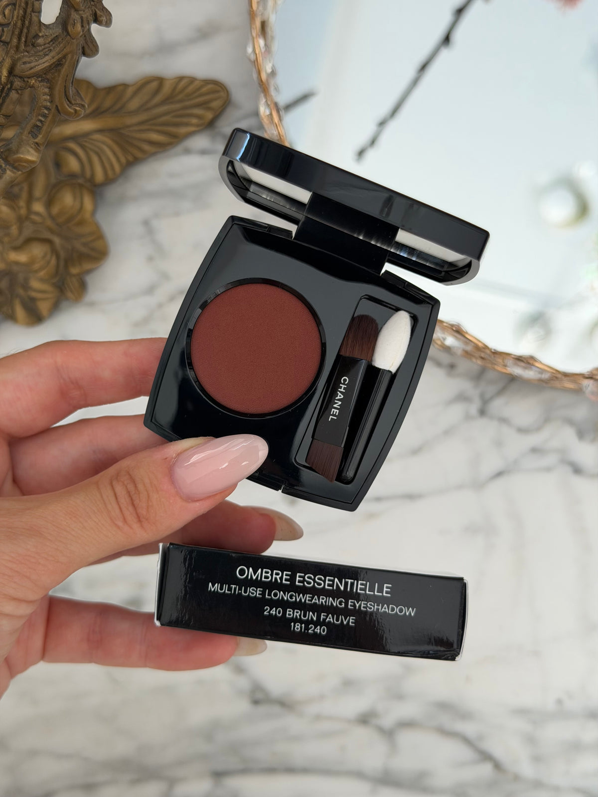 CHANEL Ombre Essentielle Multi-Use Longwearing Eyeshadow (240)
