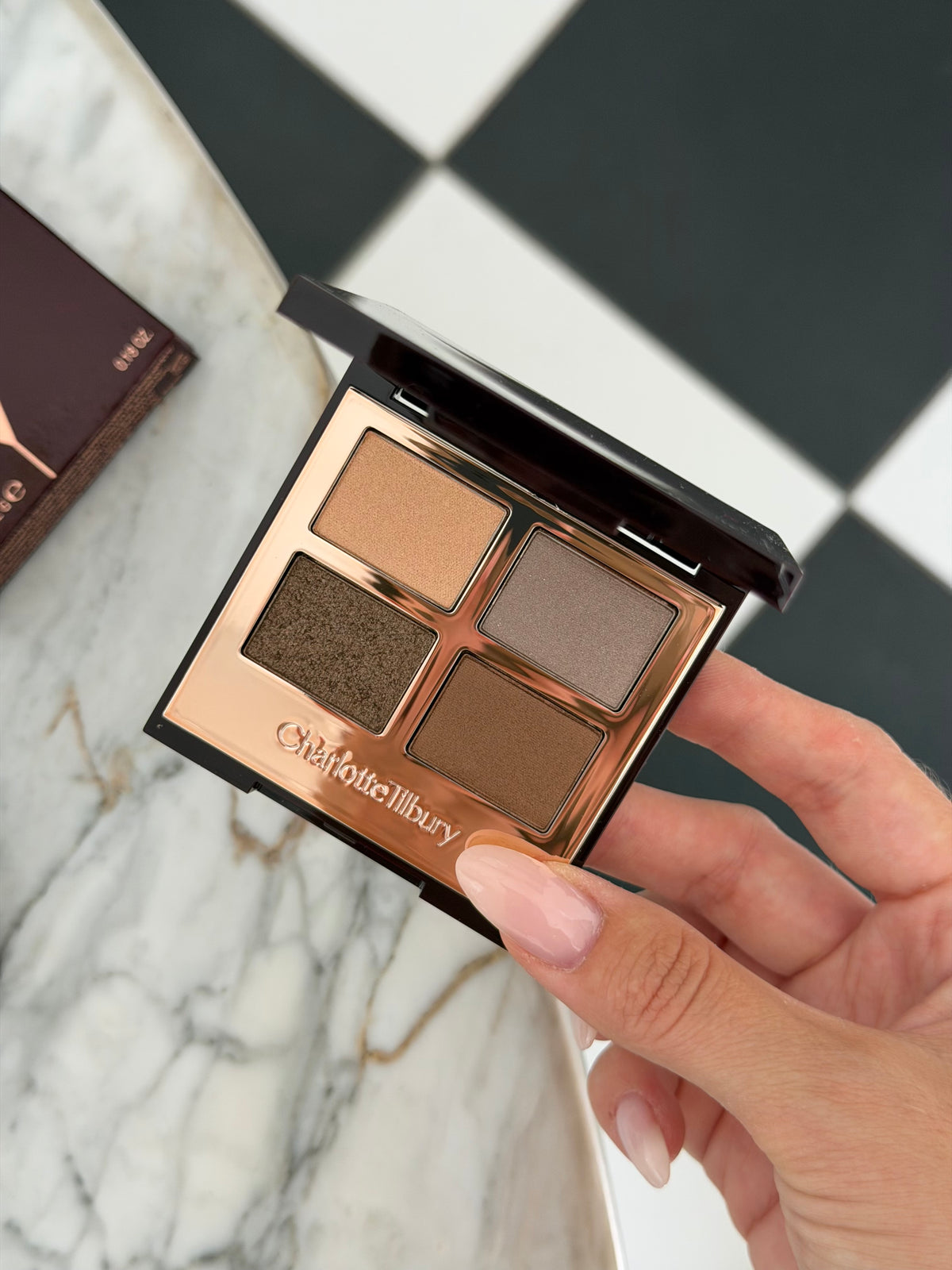 CHARLOTTE TILBURY Luxury Palette - 
The Golden Goddess