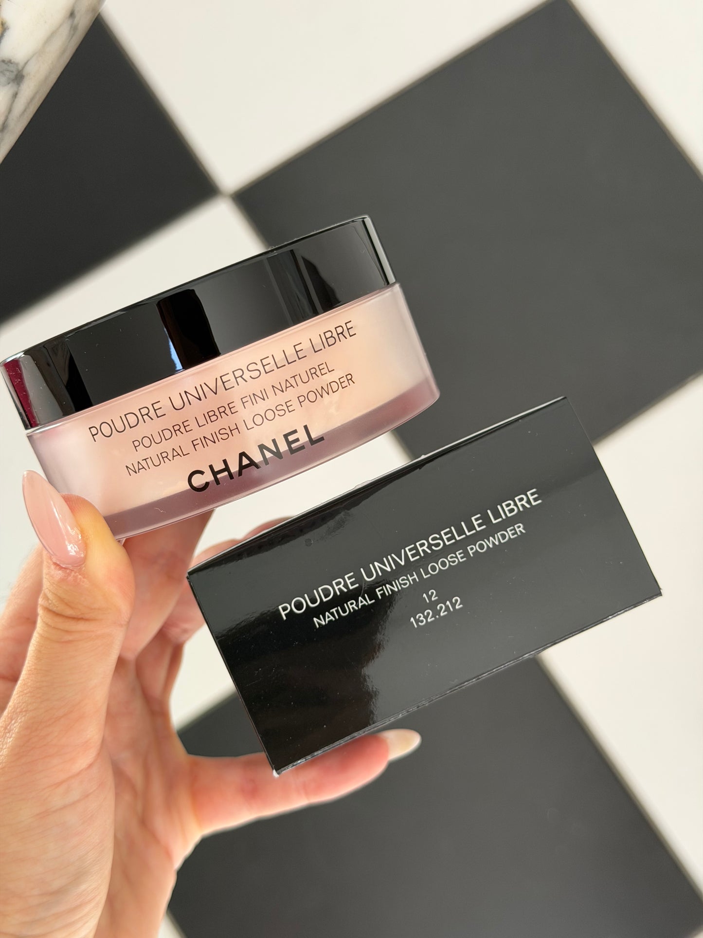 CHANEL Poudre Universelle Libre
Natural Finish Loose Powder (12)
