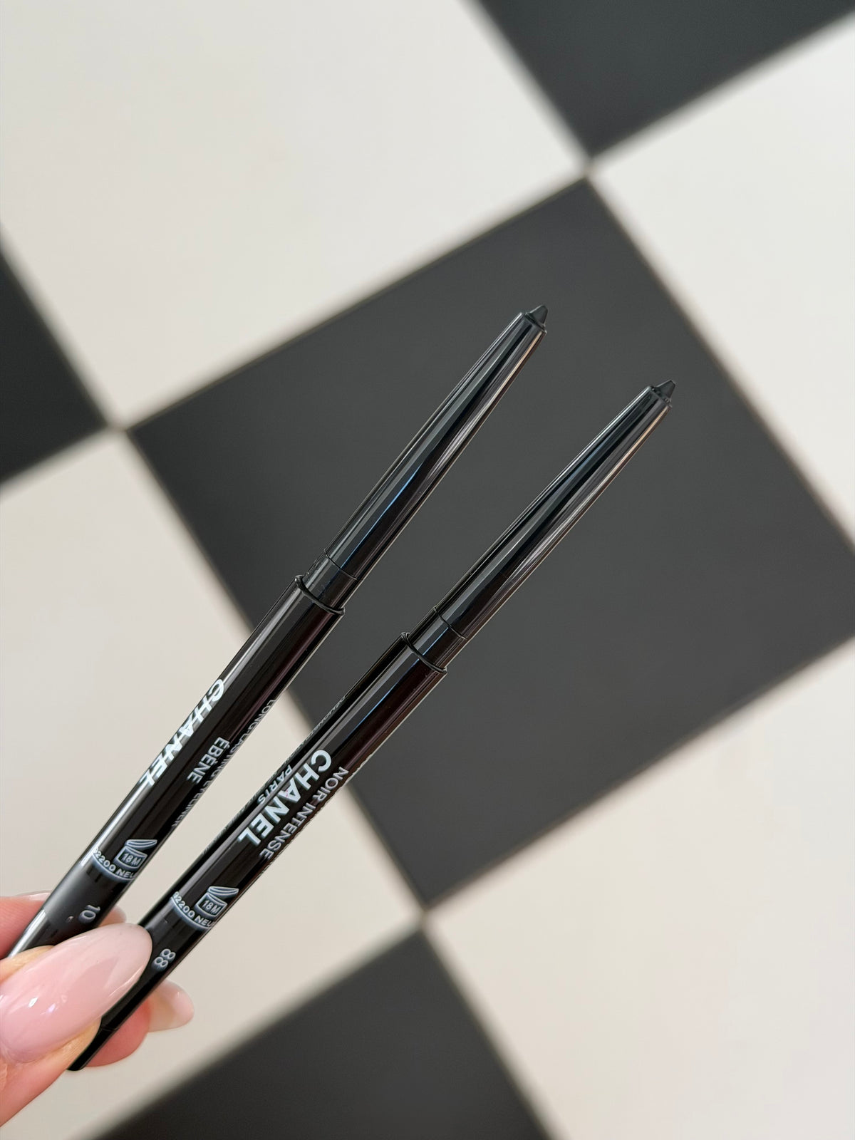 CHANEL Stylo Eyes Waterproof (88)
Long-Lasting Eyeliner