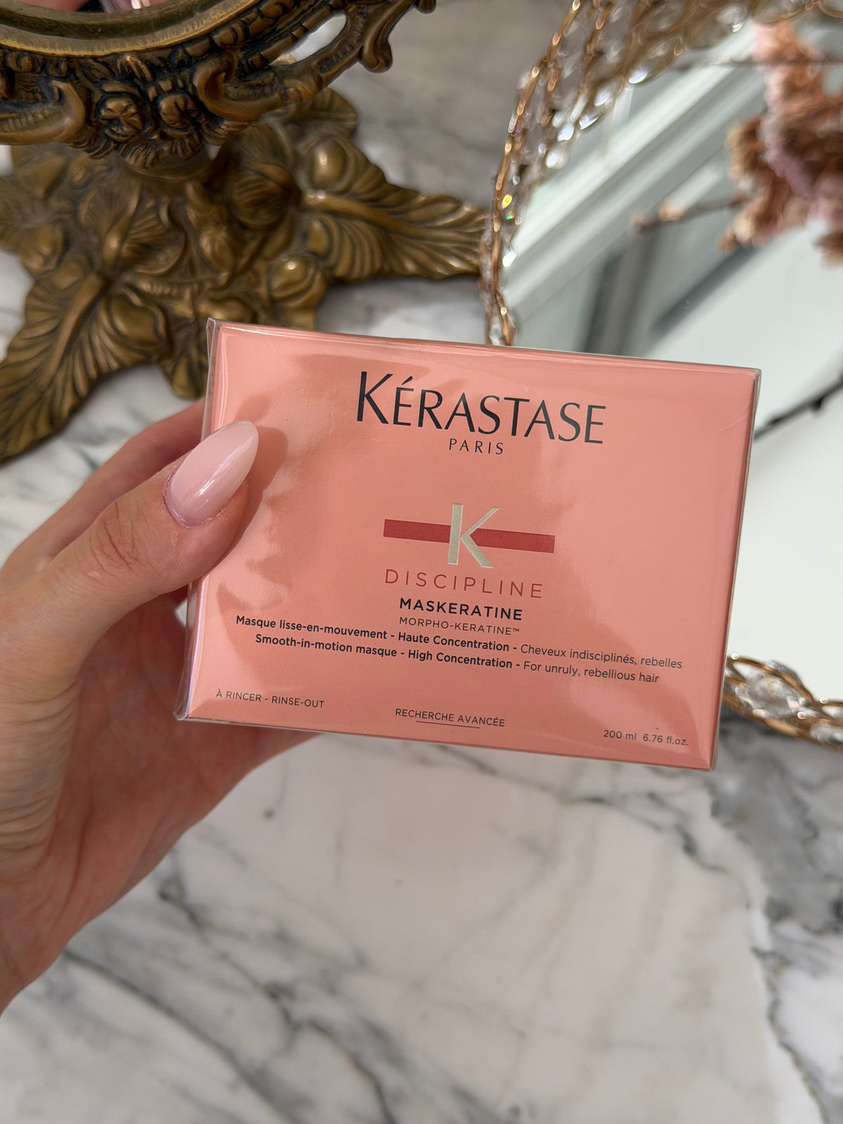 KÉRASTASE Discipline
Maskeratine Hair Mask
Smoothing Mask Providing Fluidity, Movement And Softness For Frizzy Hair