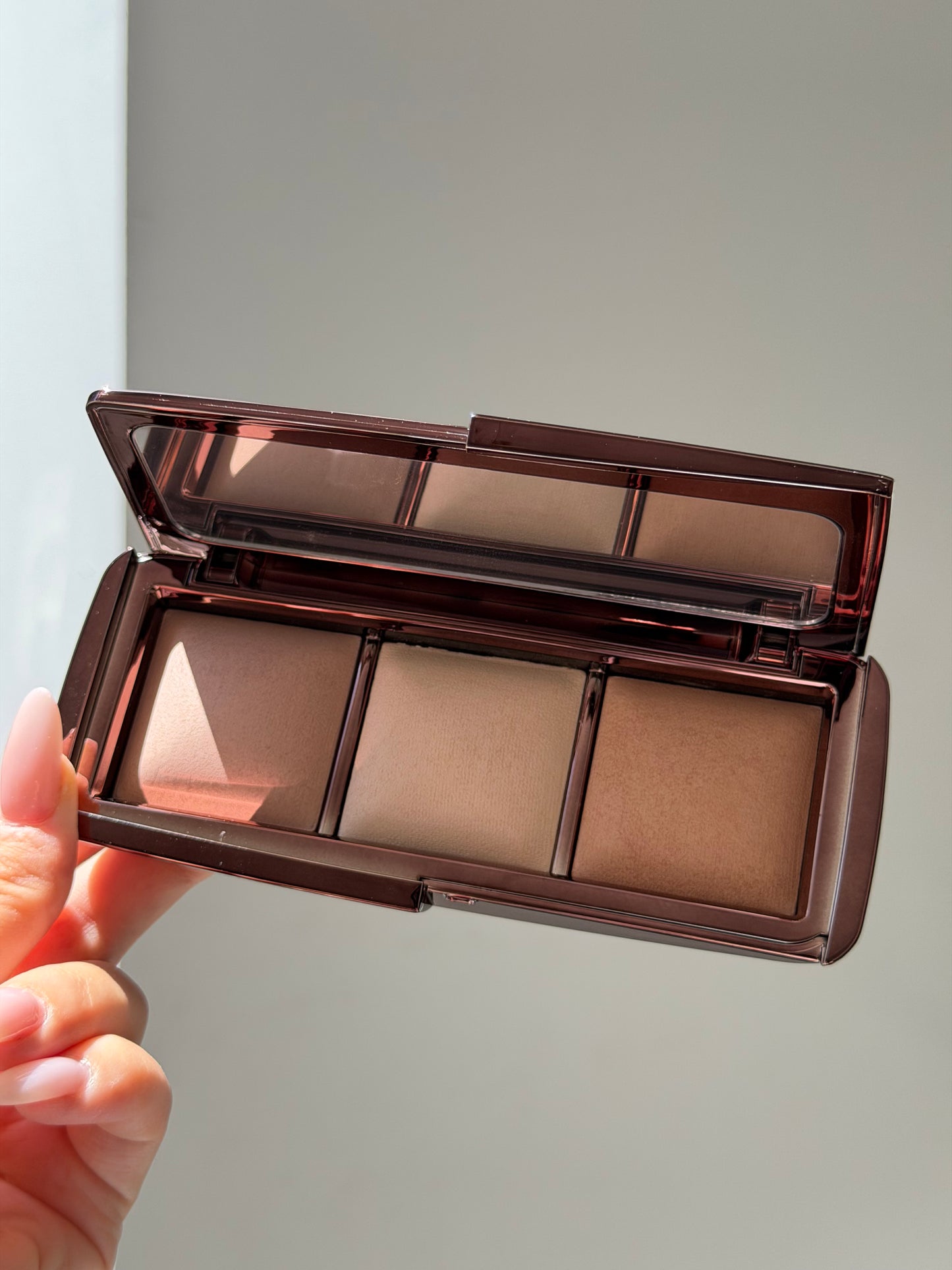 HOURGLASS Ambient Lighting Palette