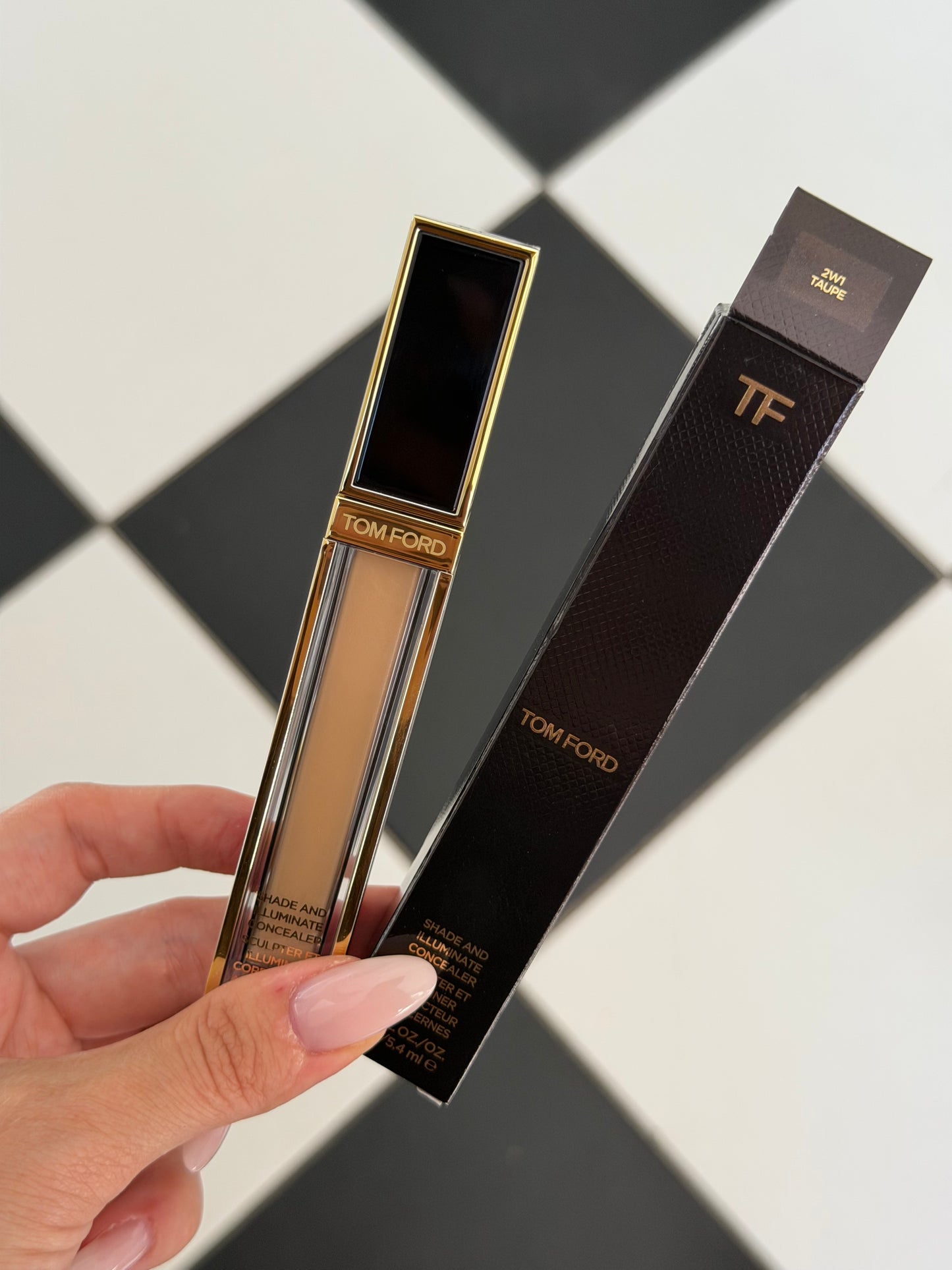 TOM FORD Shade And Illuminate Concealer (2W1)