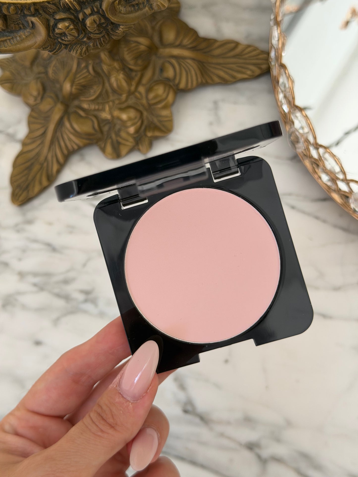 HUDA BEAUTY Easy Bake Airbrush Matte Pressed Powder - Cherry Blossom Cake