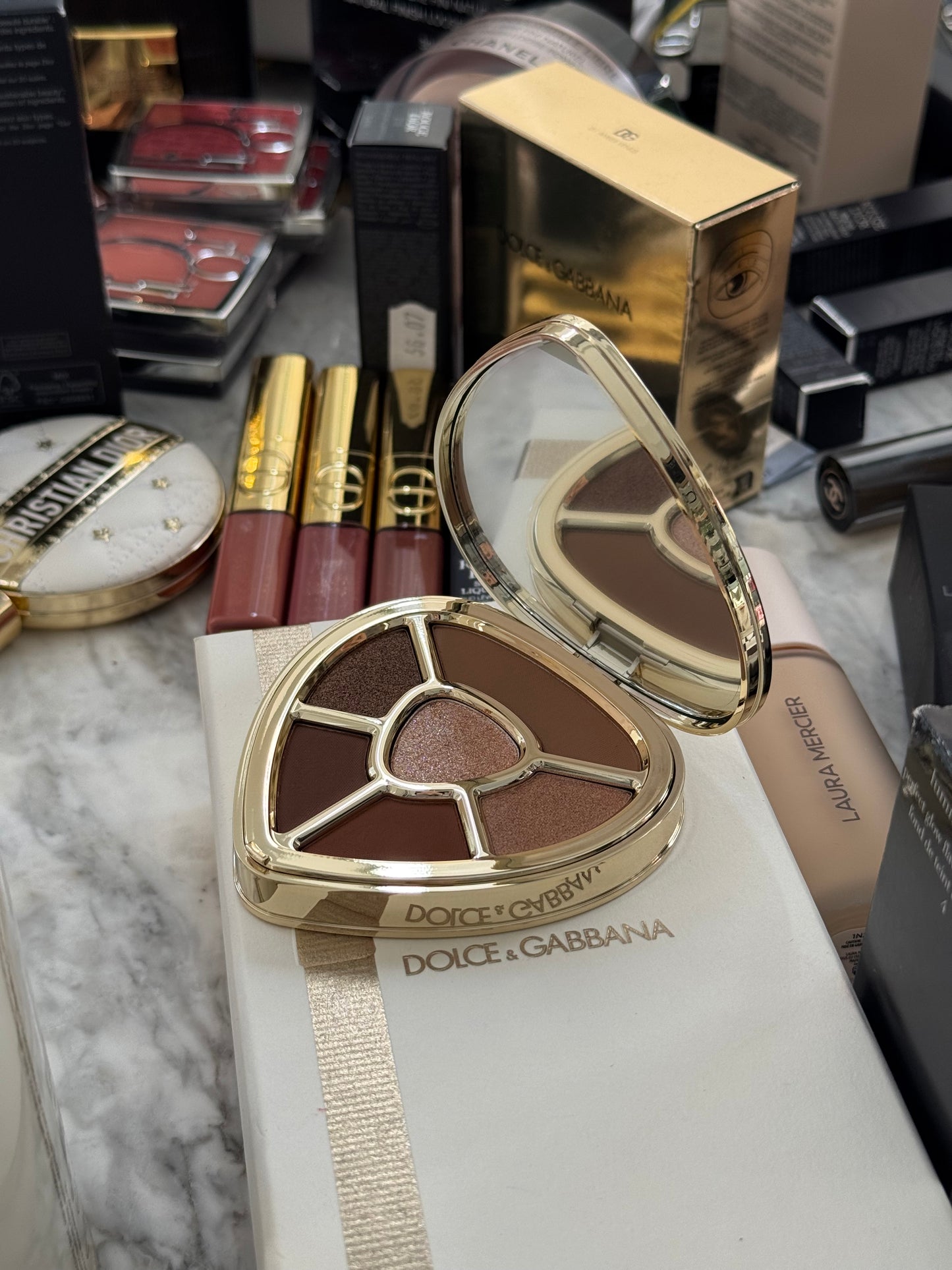 DOLCE&GABBANA Ever Icon Eye Palette (01)
10H Multi-Finish Day To Night Eyeshadow