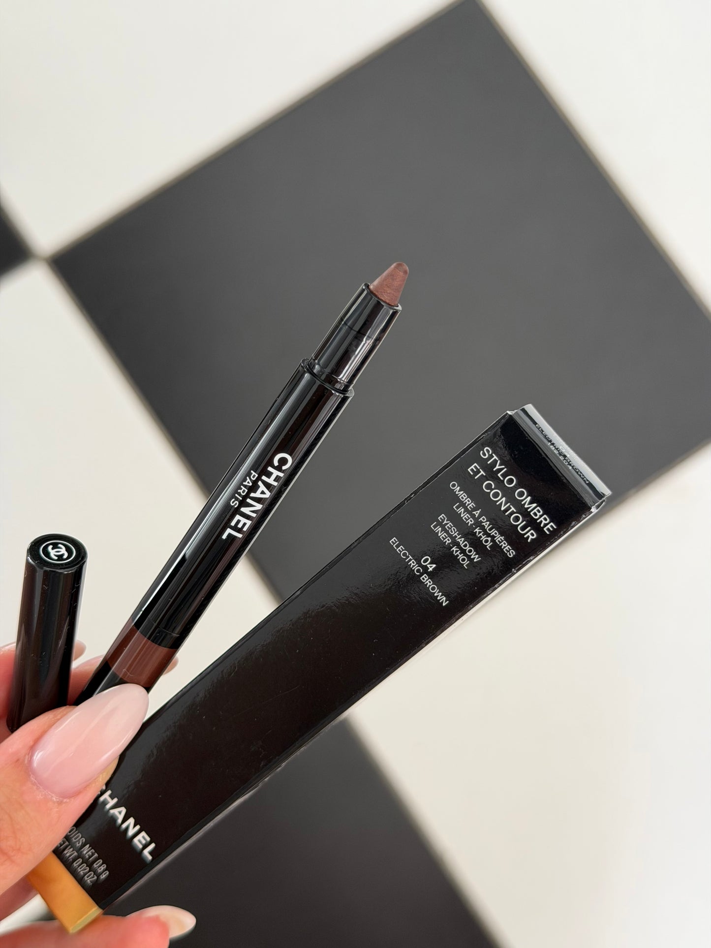 CHANEL Stylo Ombre Et Contour (04)
Eyeshadow – Liner – Khôl